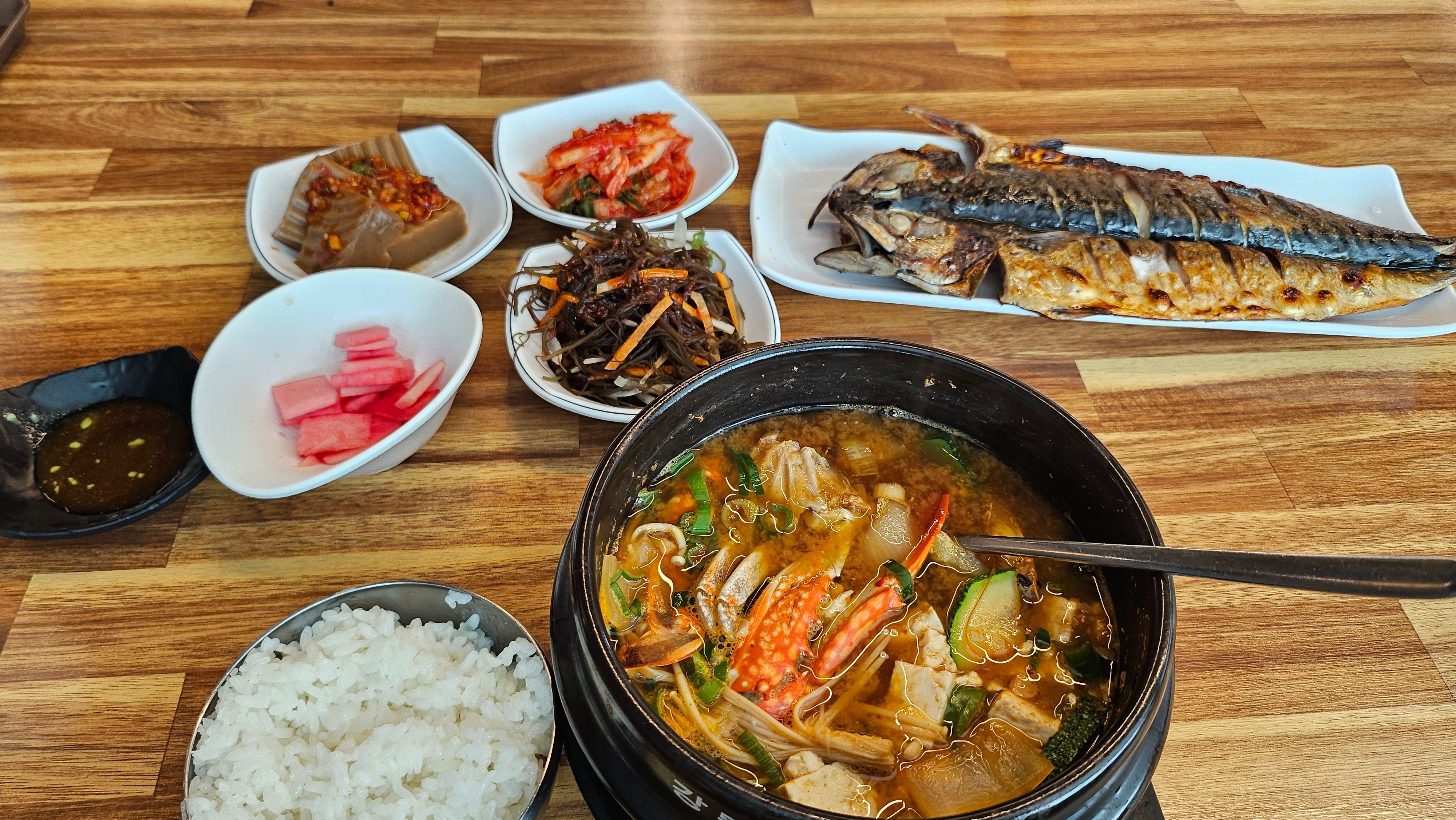 저 오늘 해물된장찌개와 고등어구이 먹었어요! 너무 맛있고 가격대비 양도 많고 좋아서 리뷰