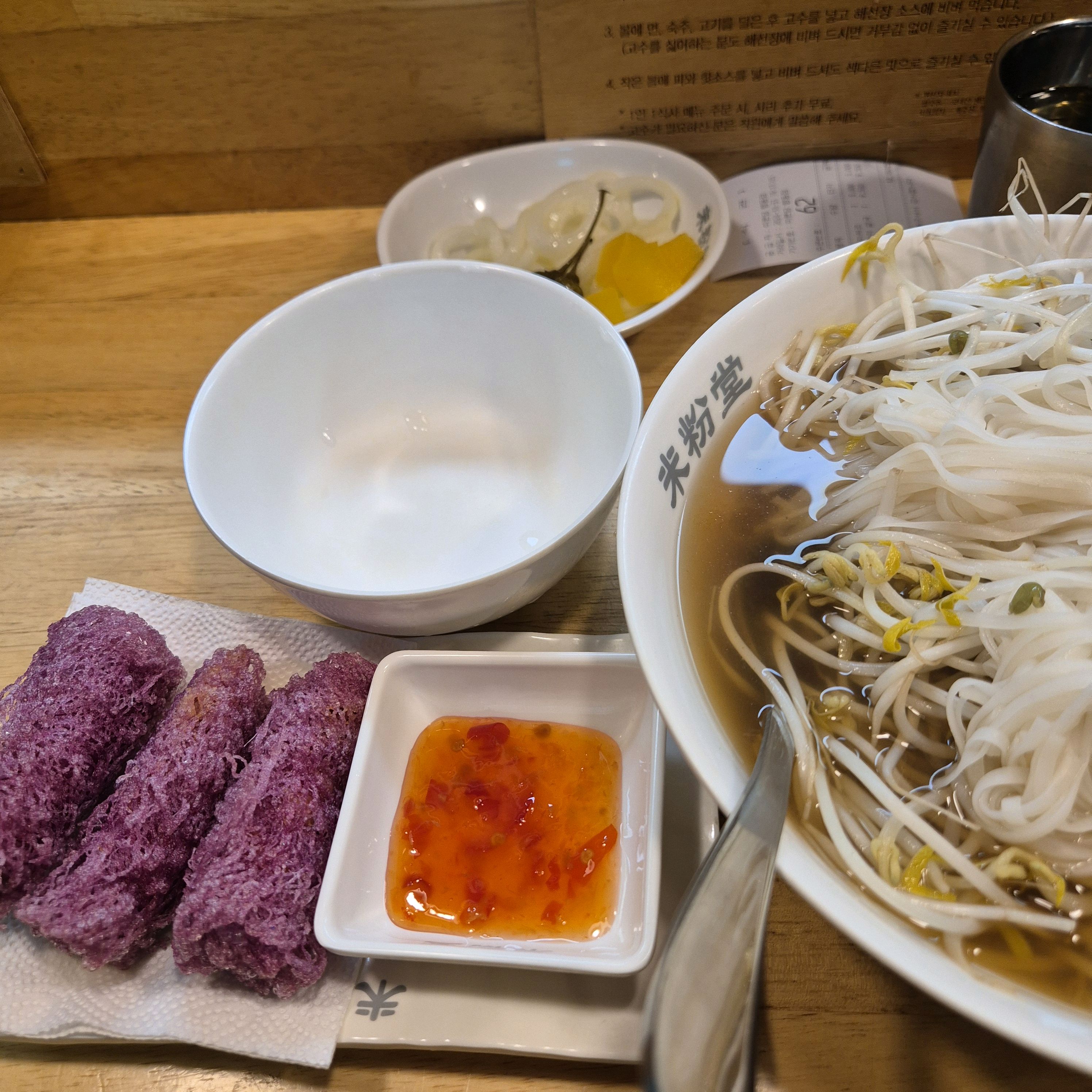 최애 쌀국수 집이에요~~ 면 덜익혀달라는 요청도 잘 들어주시구 매번 갈때마다 만족하면서 먹