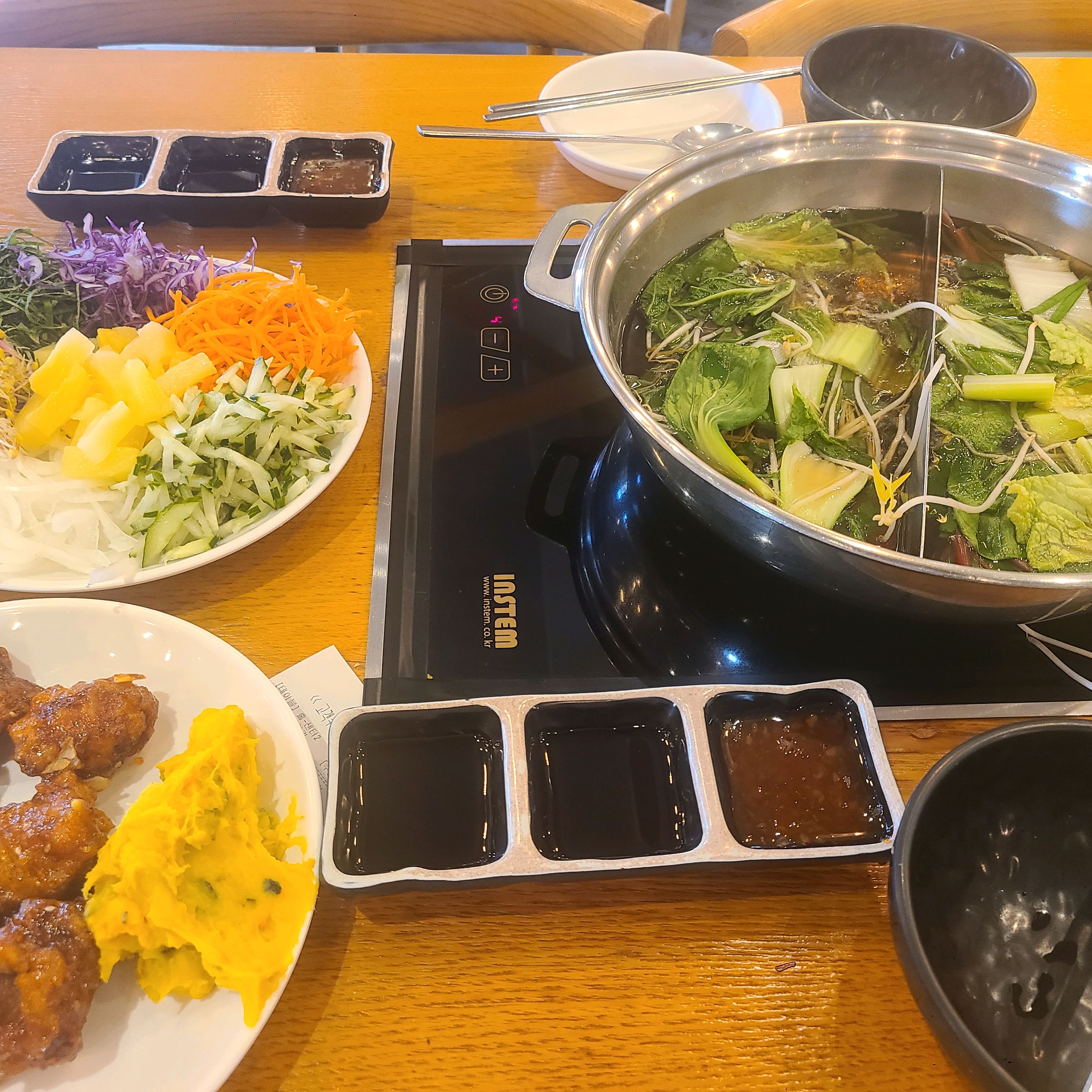 샤브랑 닭강정이 생각나면 방문하는곳이다~^^ 많이 먹어도 속이편한곳 - 대구 수성못 맛집 샤브20 수성못점