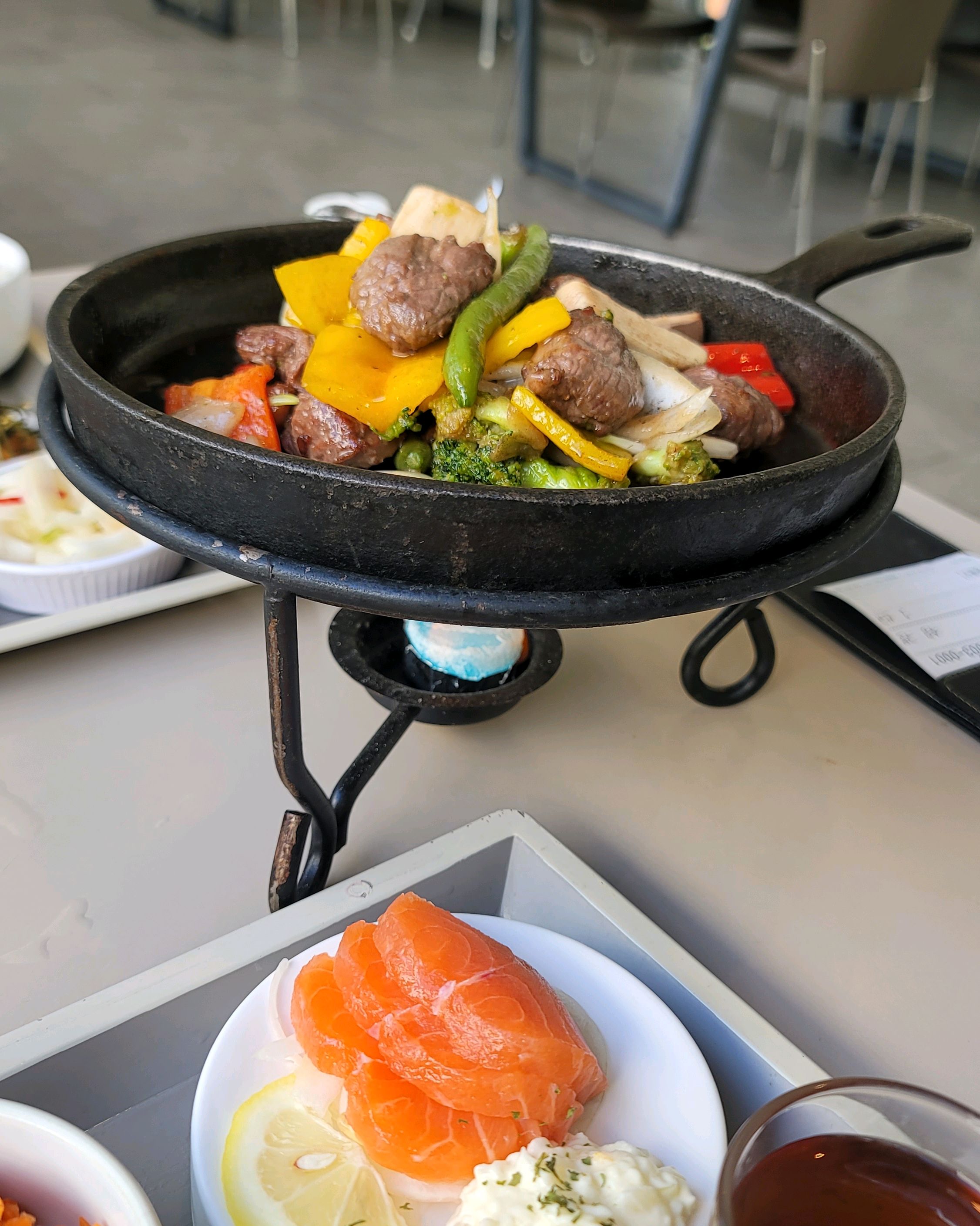 정말 깔끔하게 잘 먹고 나온 기분이예요. 매장도 조용하고 저는 예약을 못했는데 미리 예약하