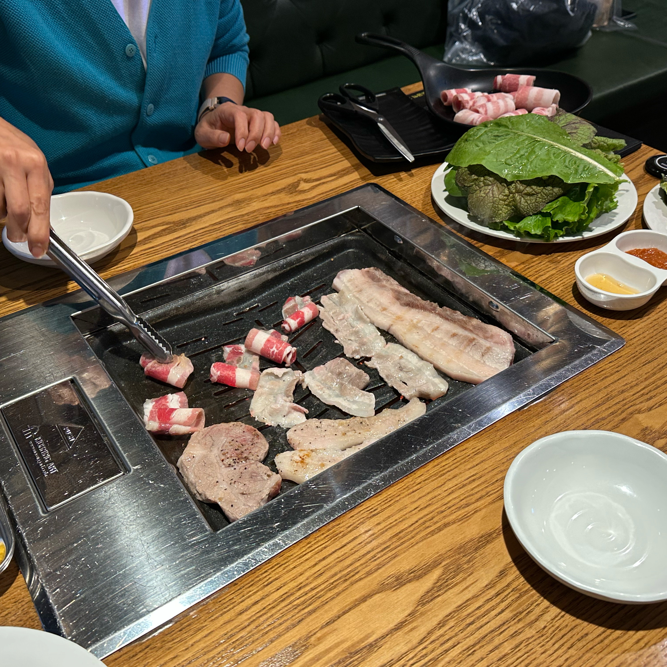 무한리필인데 고기에서 냄새도 전혀 안나구 맛있었어요!! 완전 최고 쌈 종류도 다양해서 이거