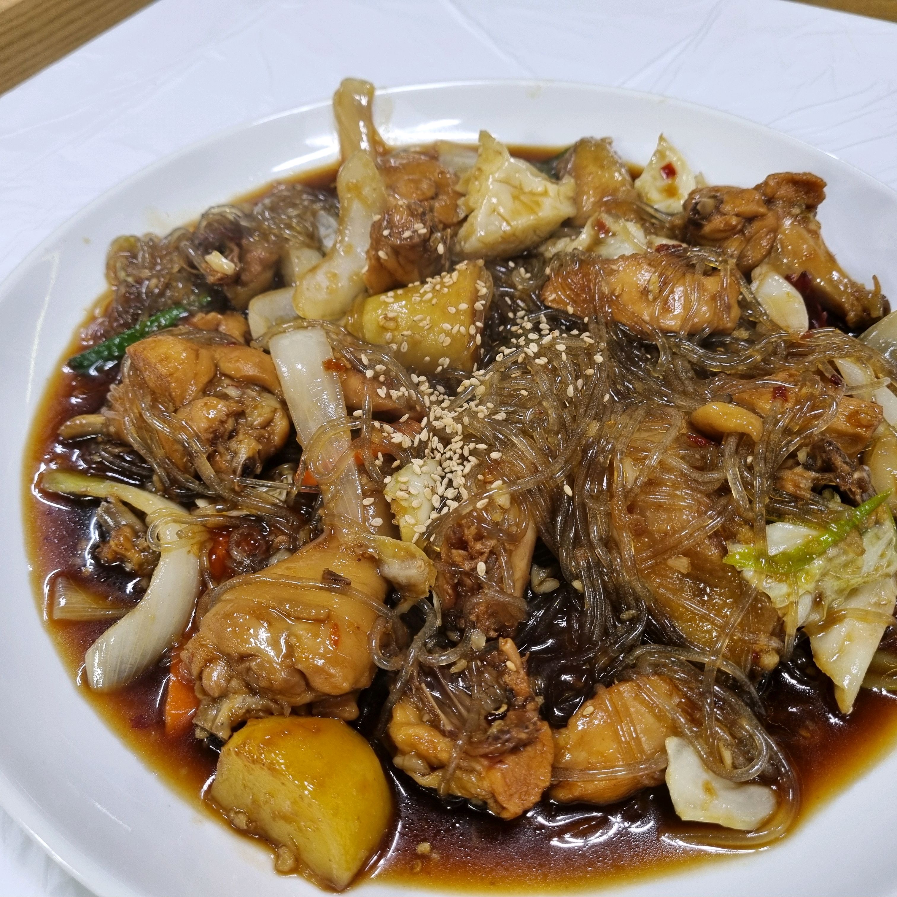 찜닭이 맛있는건 익히 알고있었지만 간고등어를 정말 잘구워서 바삭하고 해물파전도 너무 맛있습