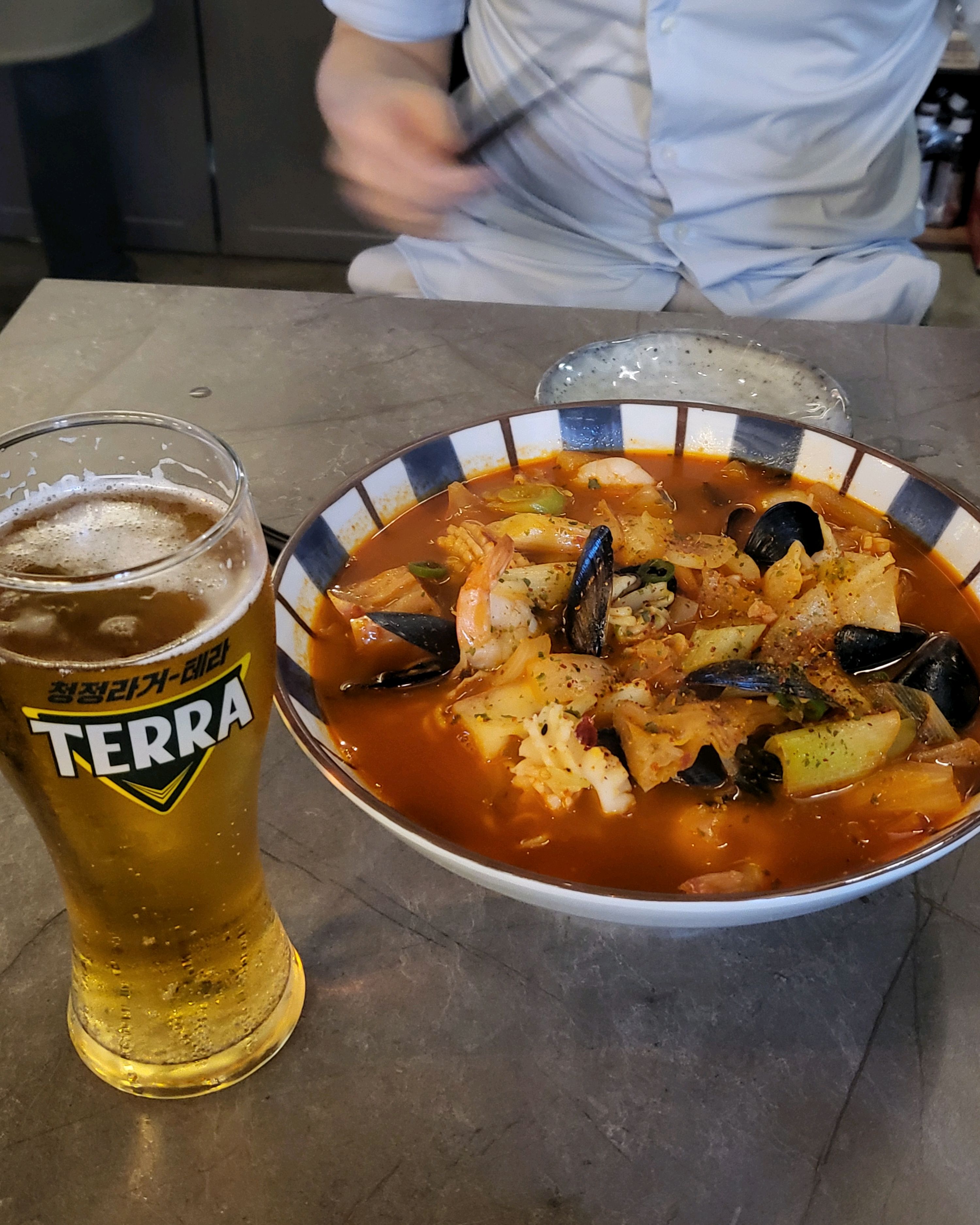
길동역식당 모서리 길동점