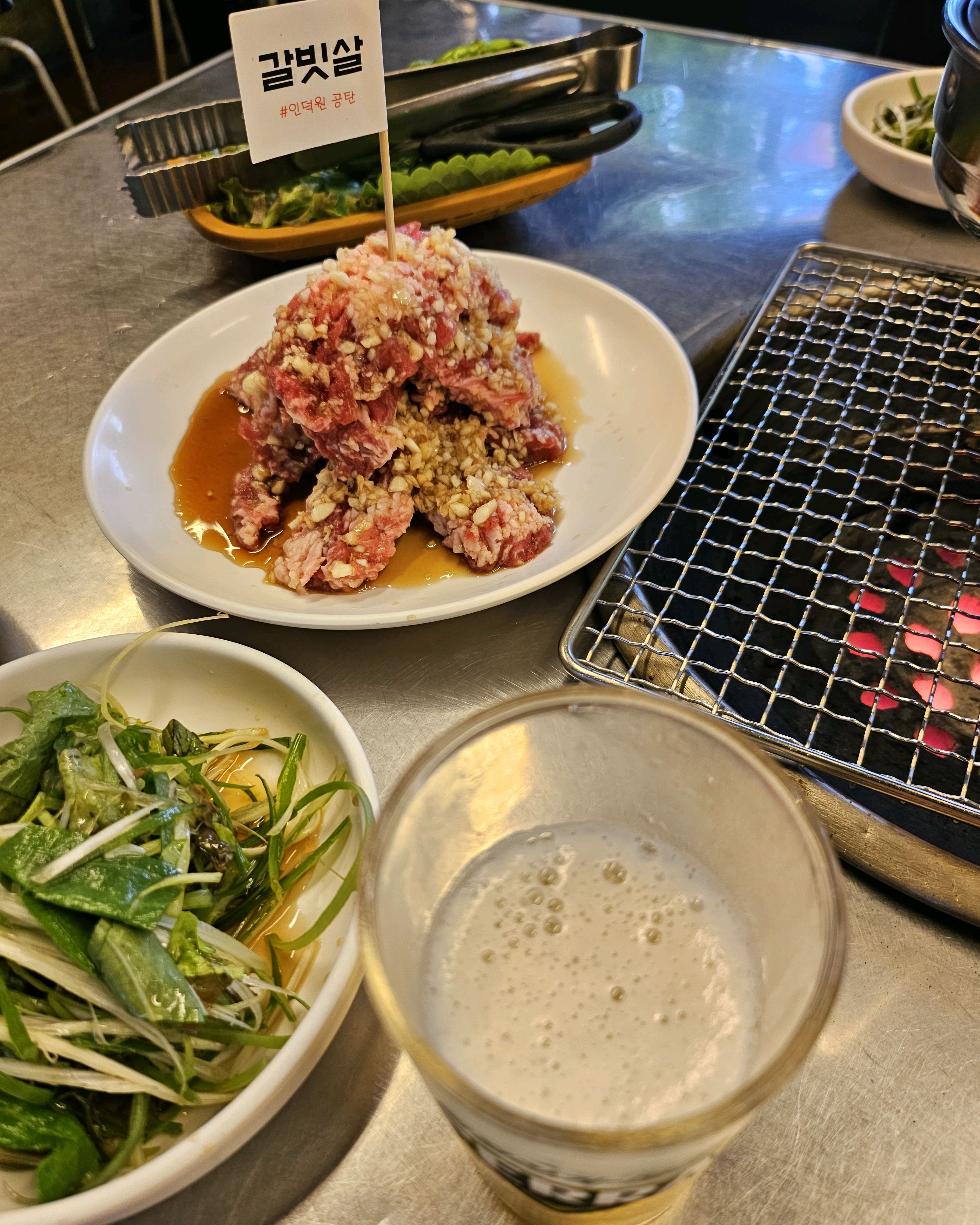 웨이팅 싫어해서 일찍 방문했는데 식사 하다보니 만석이더라구요 고기랑 양념이랑 다 맛있고 미