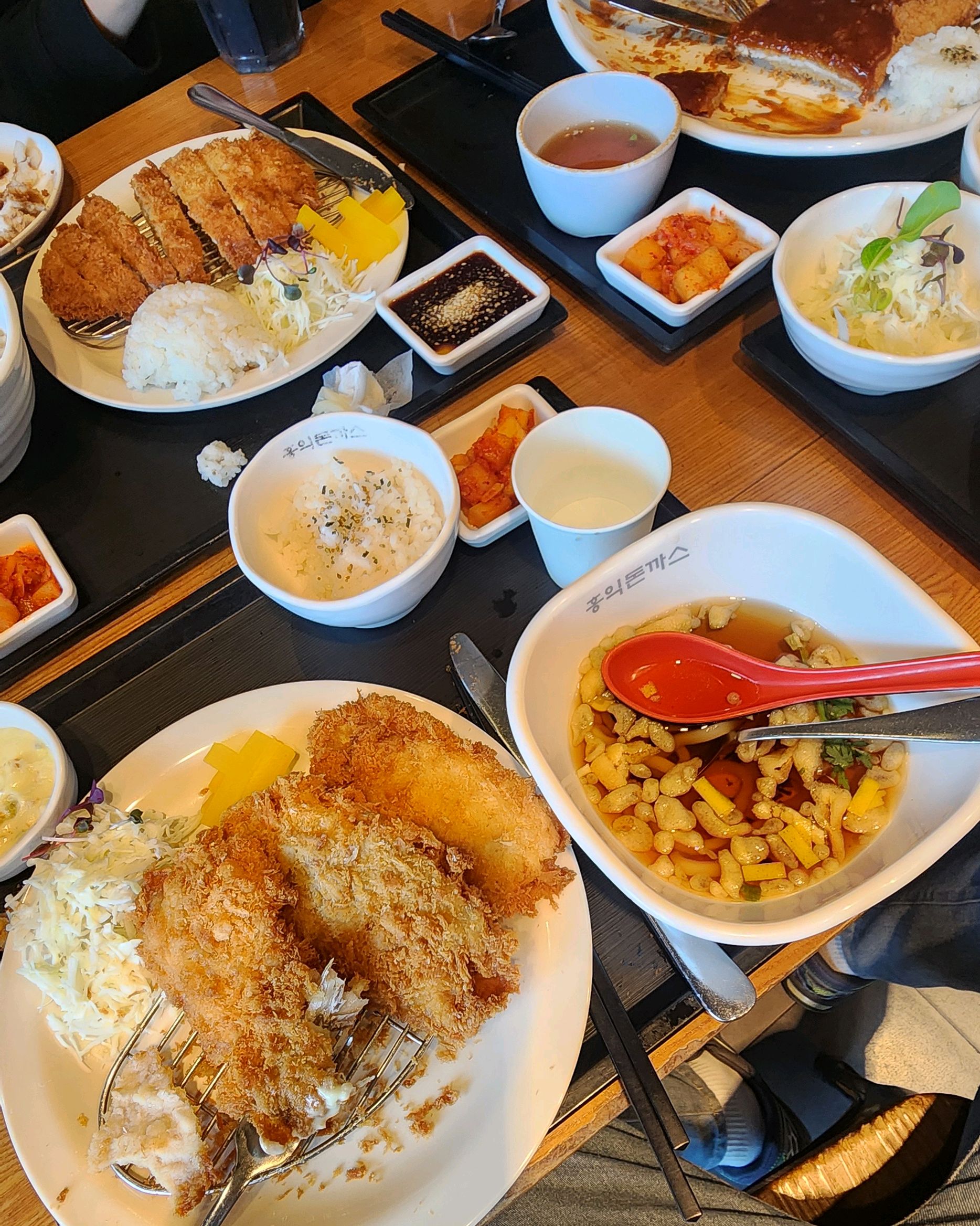 홍익돈까스는 혼자먹기 힘들정도로 많아요ㅜㅜ 다못먹고 나왔어요. - 울산 일산지 맛집 홍익돈까스 울산 동구 일산점