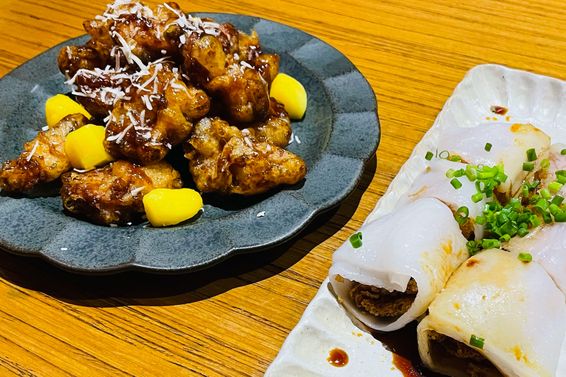 전체적으로 독특하고 맛있어요 다들 새우창펀을 추천하셔서 먹어봤는데 정말 맛있습니다 꼭 드셔