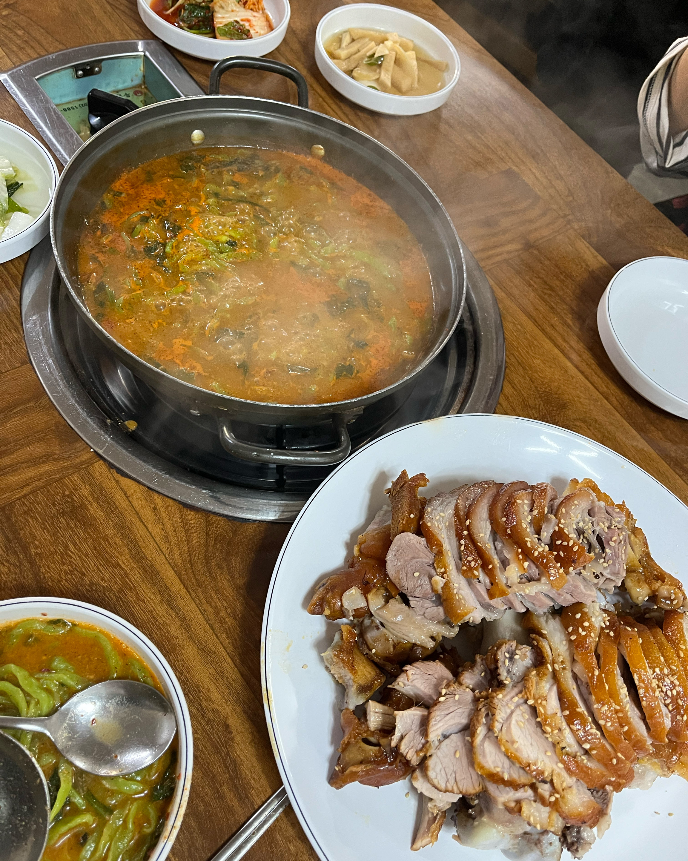 타지에서 대전으로 놀러온 친구 데리고 어디를 갈까하다가 주변 지인들이 맛있다고 해서 방문했