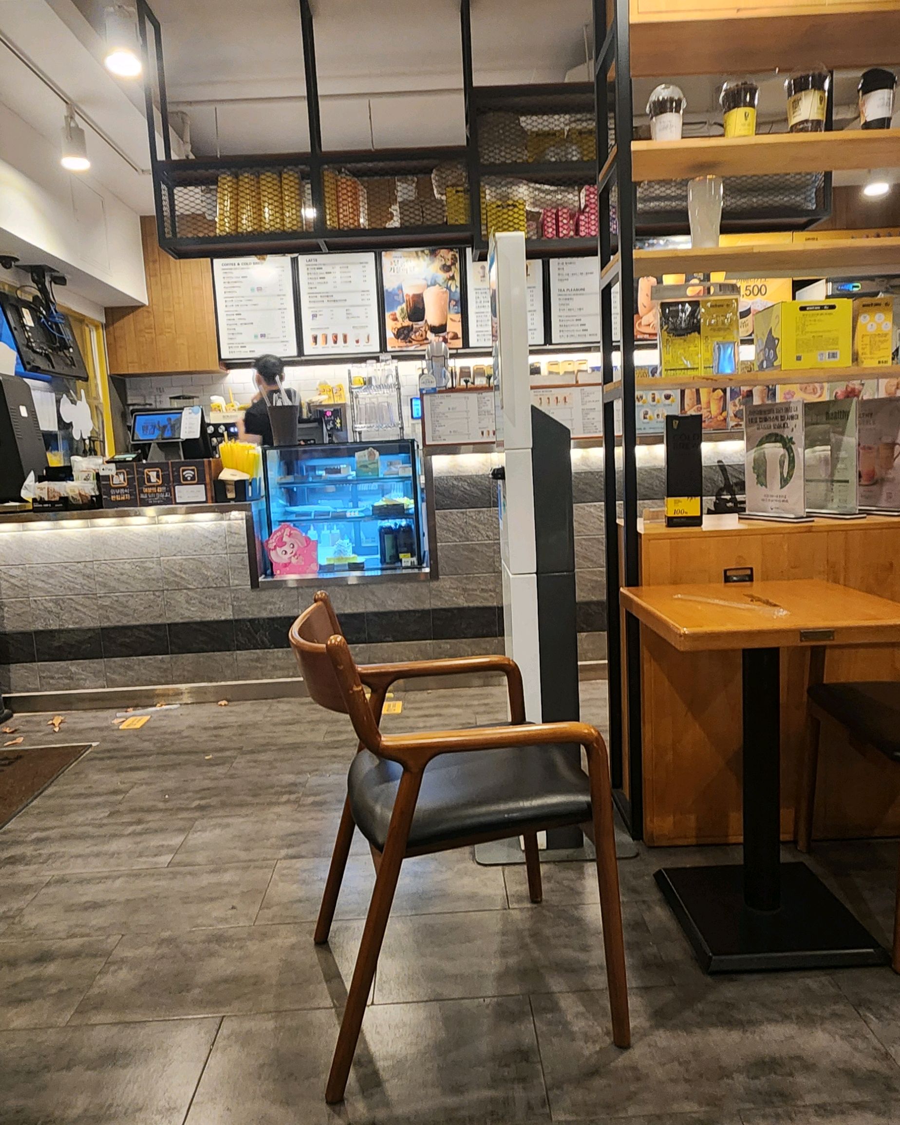 가족들과 저녁식사 후 디저트 먹으러 자주와요. - 권선동 맛집 메가MGC커피 수원아이파크시티점
