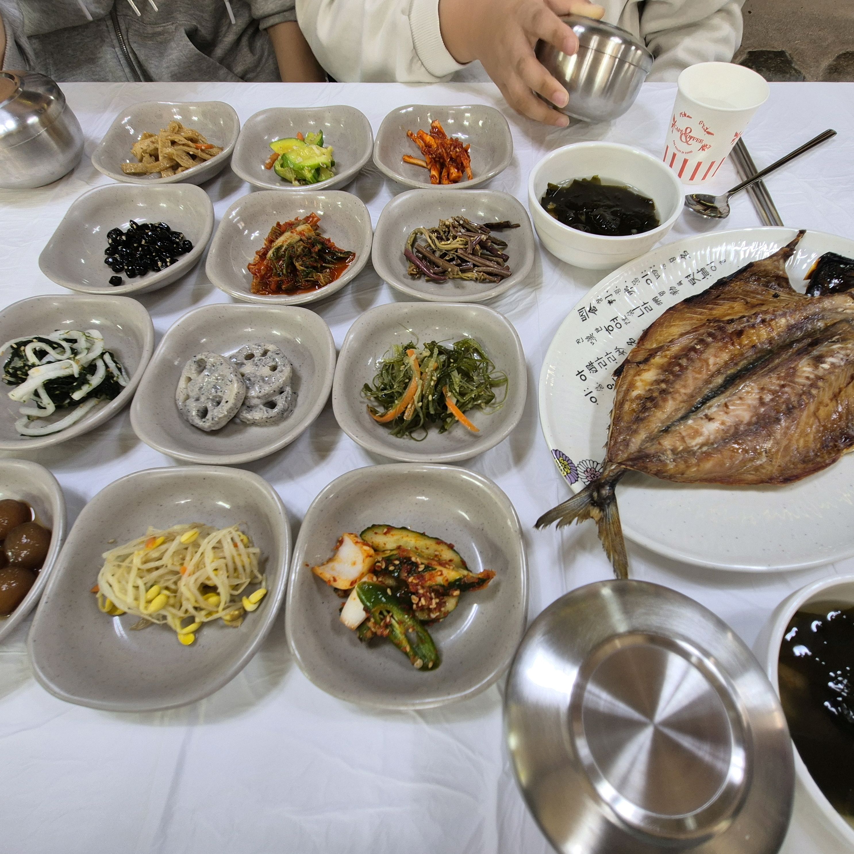 시부모님과 고등어 정식 먹었는데 사장님과 직원 모두 친절하시고 너무 좋아요. 특히 반찬들도