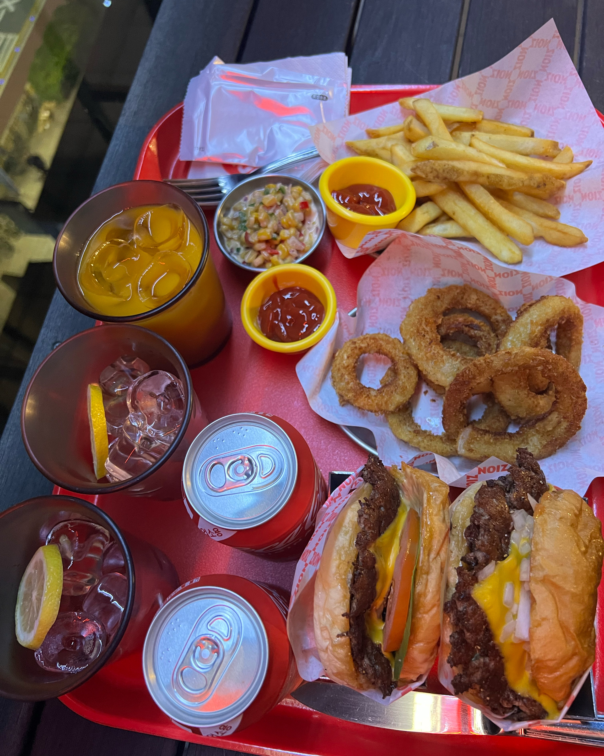 Zaion Jongno Branch, a handmade burger restaurant near Jongno 3-ga Station, Seoul, Korea