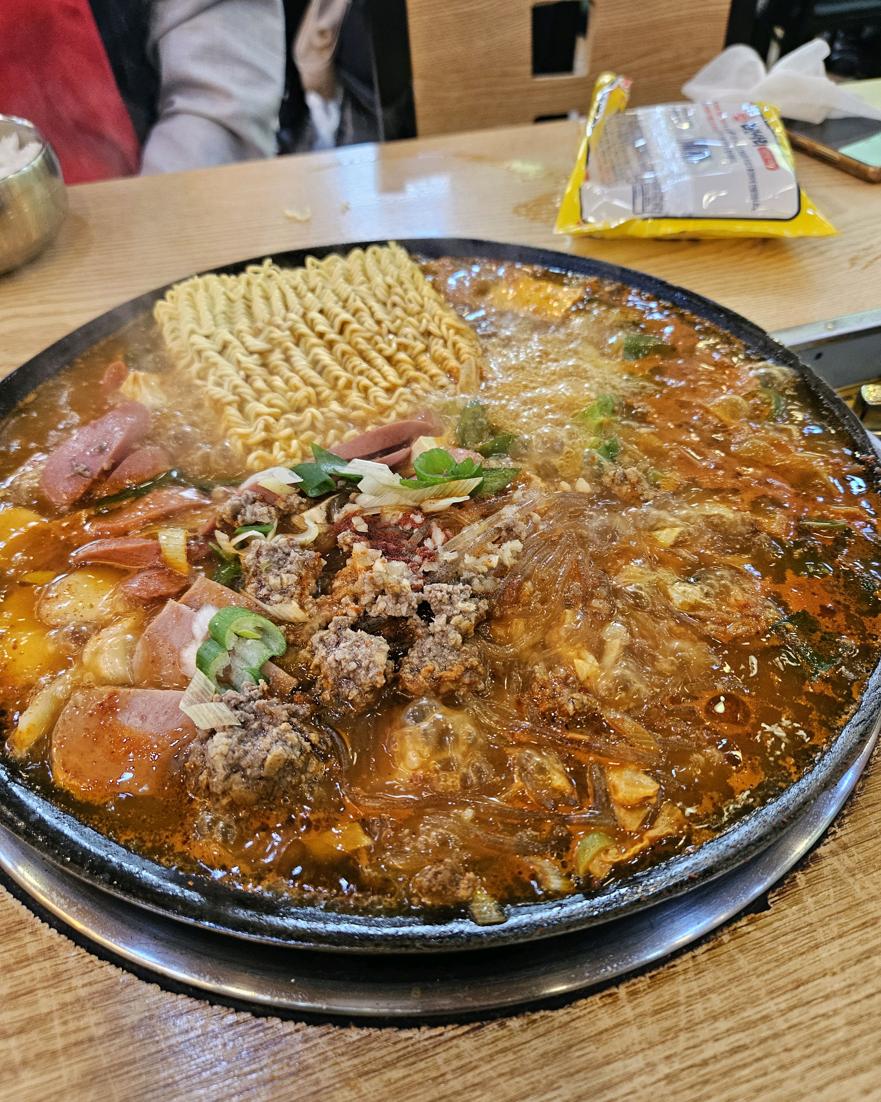 국물을 정말~ 좋아하는 사람입니다 - 안양 맛집 두꺼비부대찌개