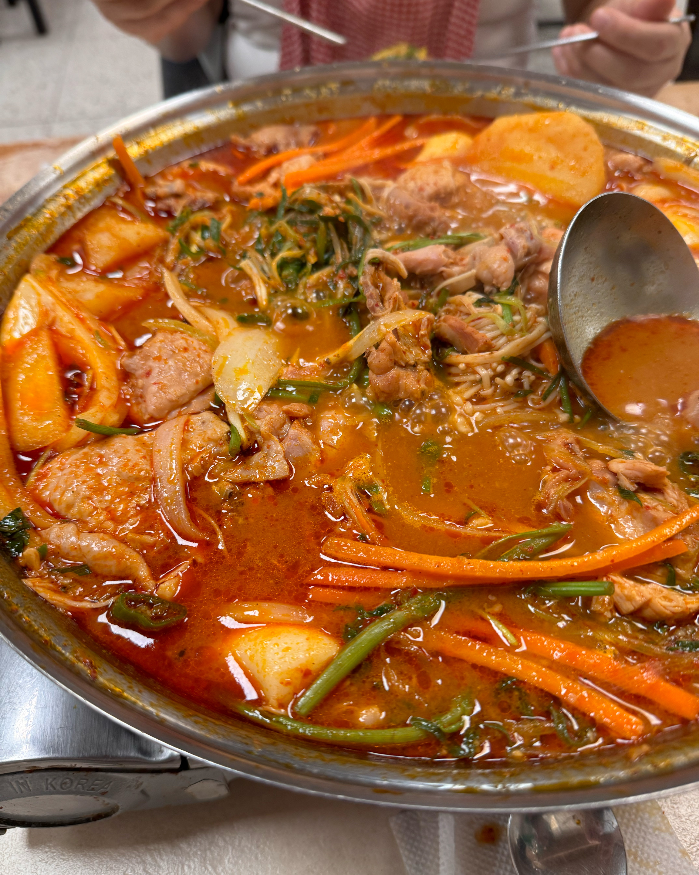 맛있어요 매장이 넓어서 여러명이 오기 좋아오 - 안양 맛집 홍가네 영양센타
