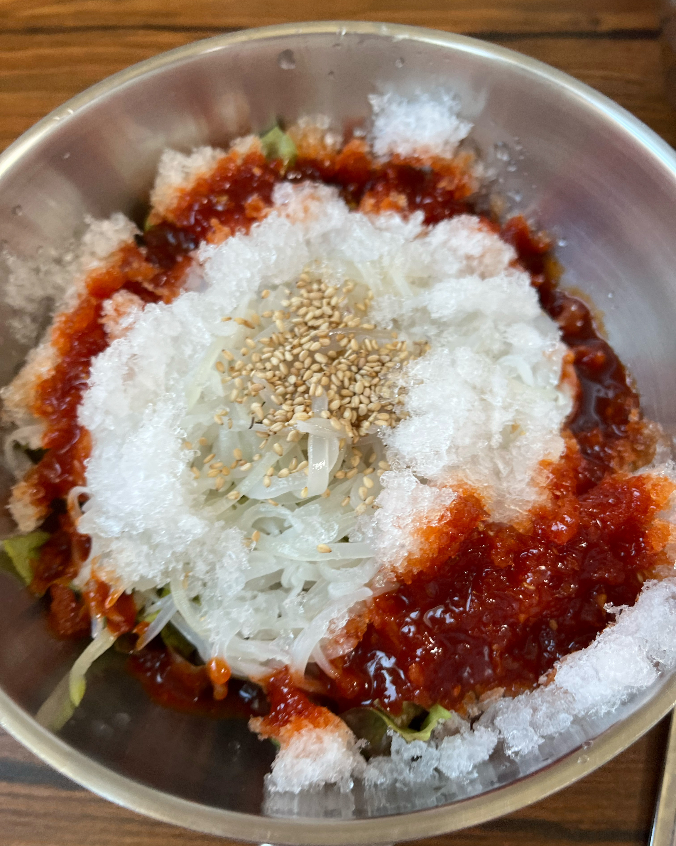 오징어가 싯가이지만 2만원에 먹고왔어요 얼음도 따로주시고 얼음을 올려서 먹는거라 특이했고