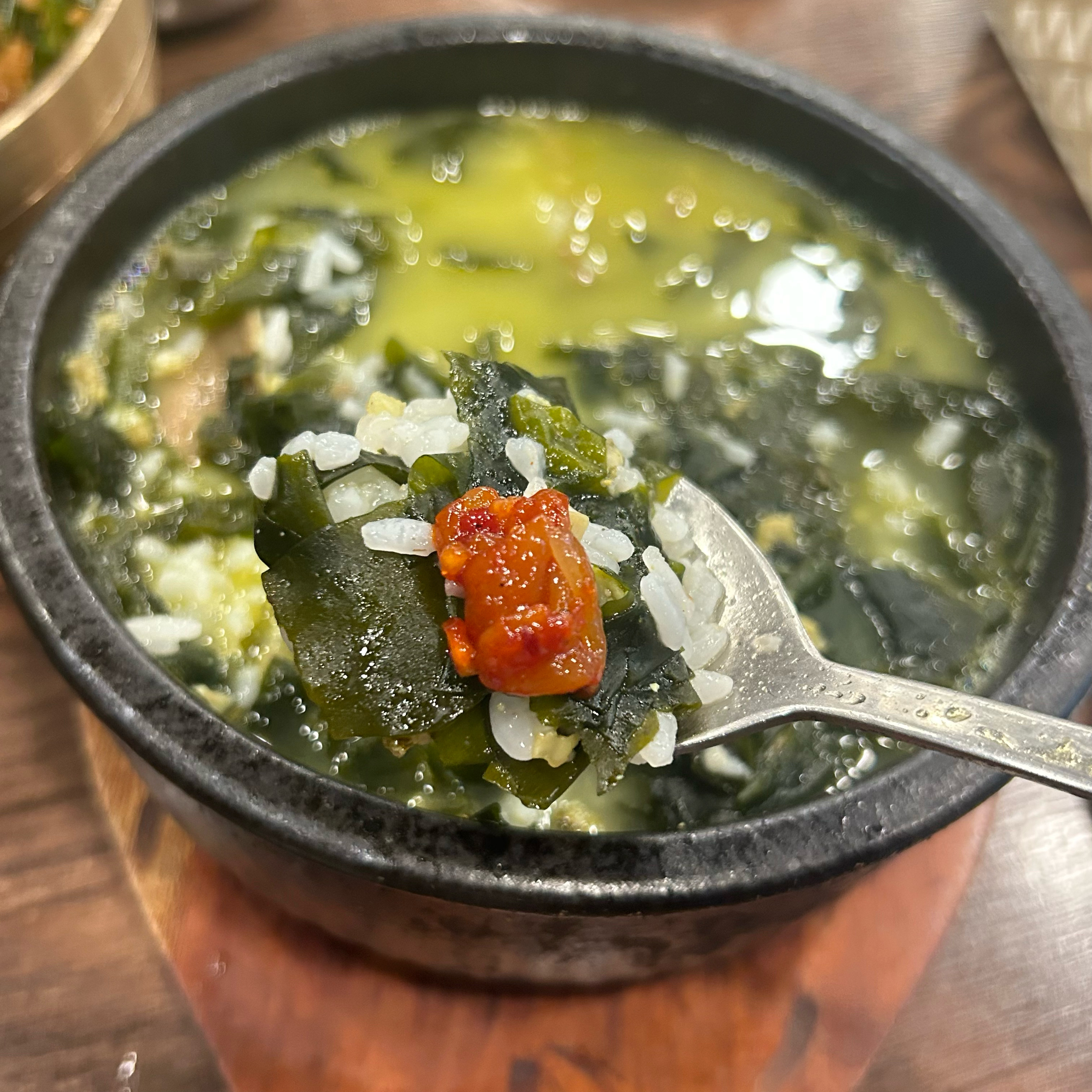 넘 맛있고 찐한 국물의 미역국이에요 ㅎㅎ 사장님도 친절하셔서 기분좋게 맛있개 먹었어요ㅎㅎ