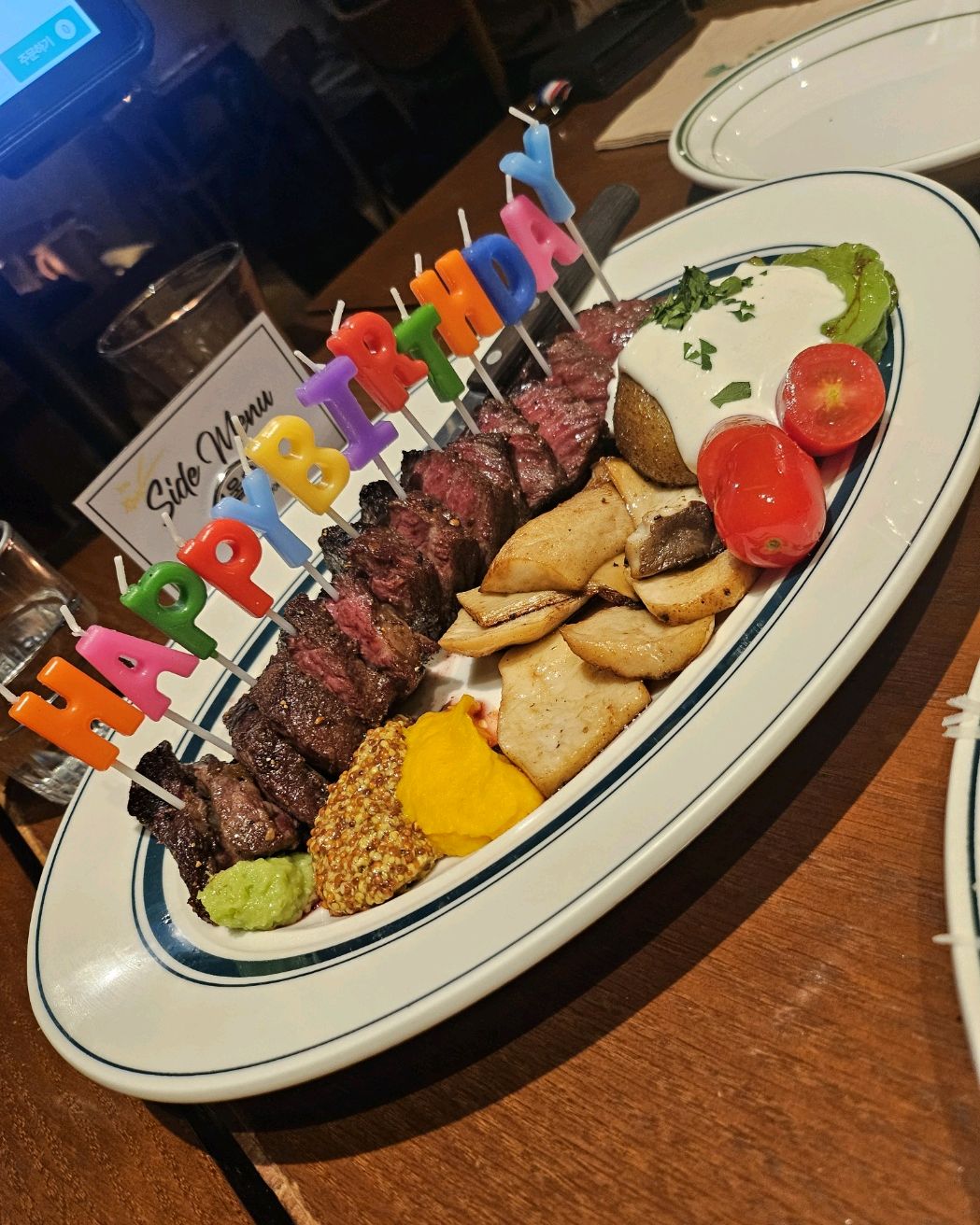까르보나라,뇨끼,스테이크 너무 맛있고!! 스테이크는 기본굽기 이상의 취향인데 잘못...선택