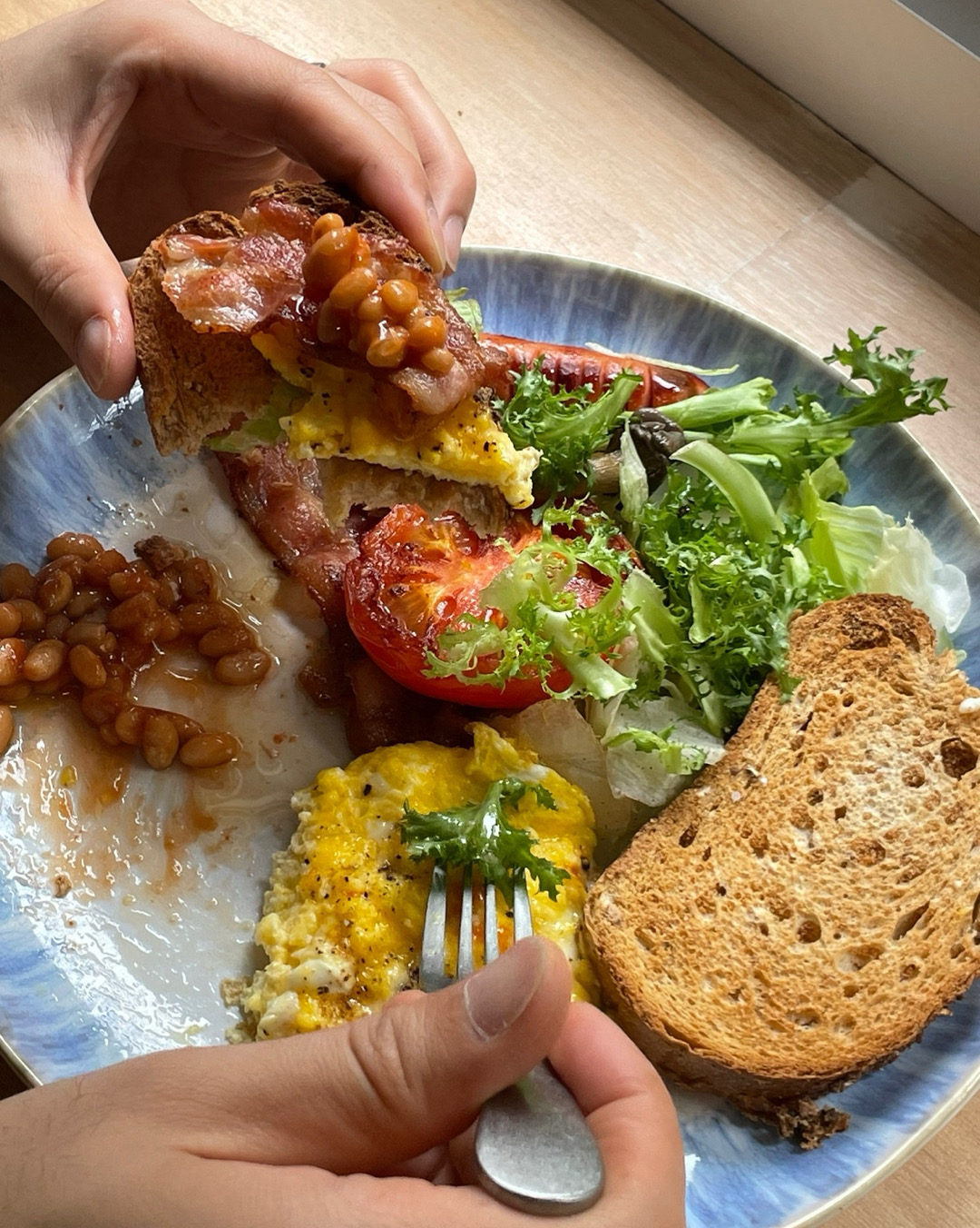 요거트 샐러드, 파스타와 리가토니 정말 다 맛있었어요. 홀은 음향에도 신경쓰신 게 느껴져서