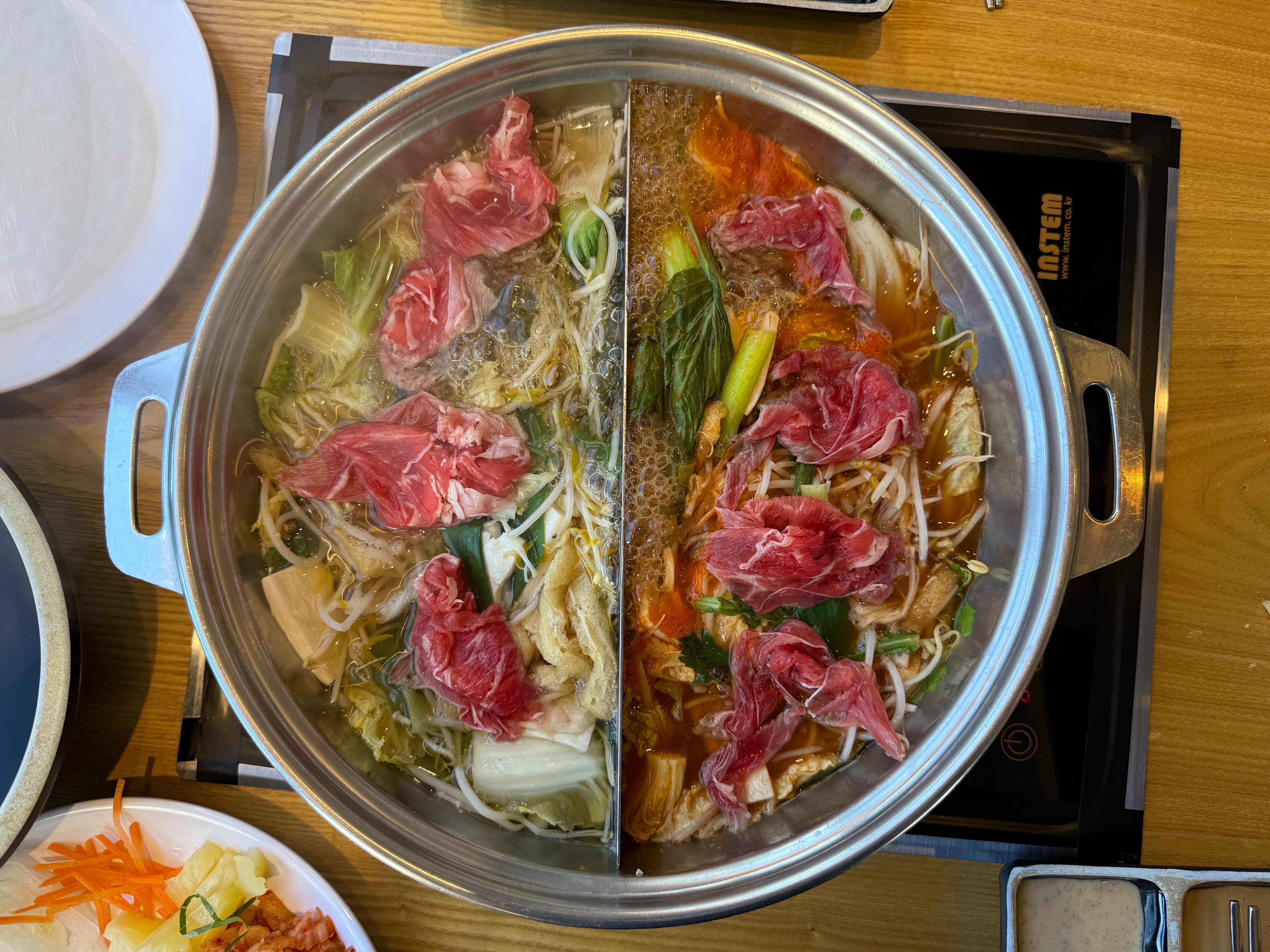 재료 모두 신선하고 친절해서 자주 가는 곳이에요 ㅎㅎ 무한리필이라고해서 갈수록 고기 양이