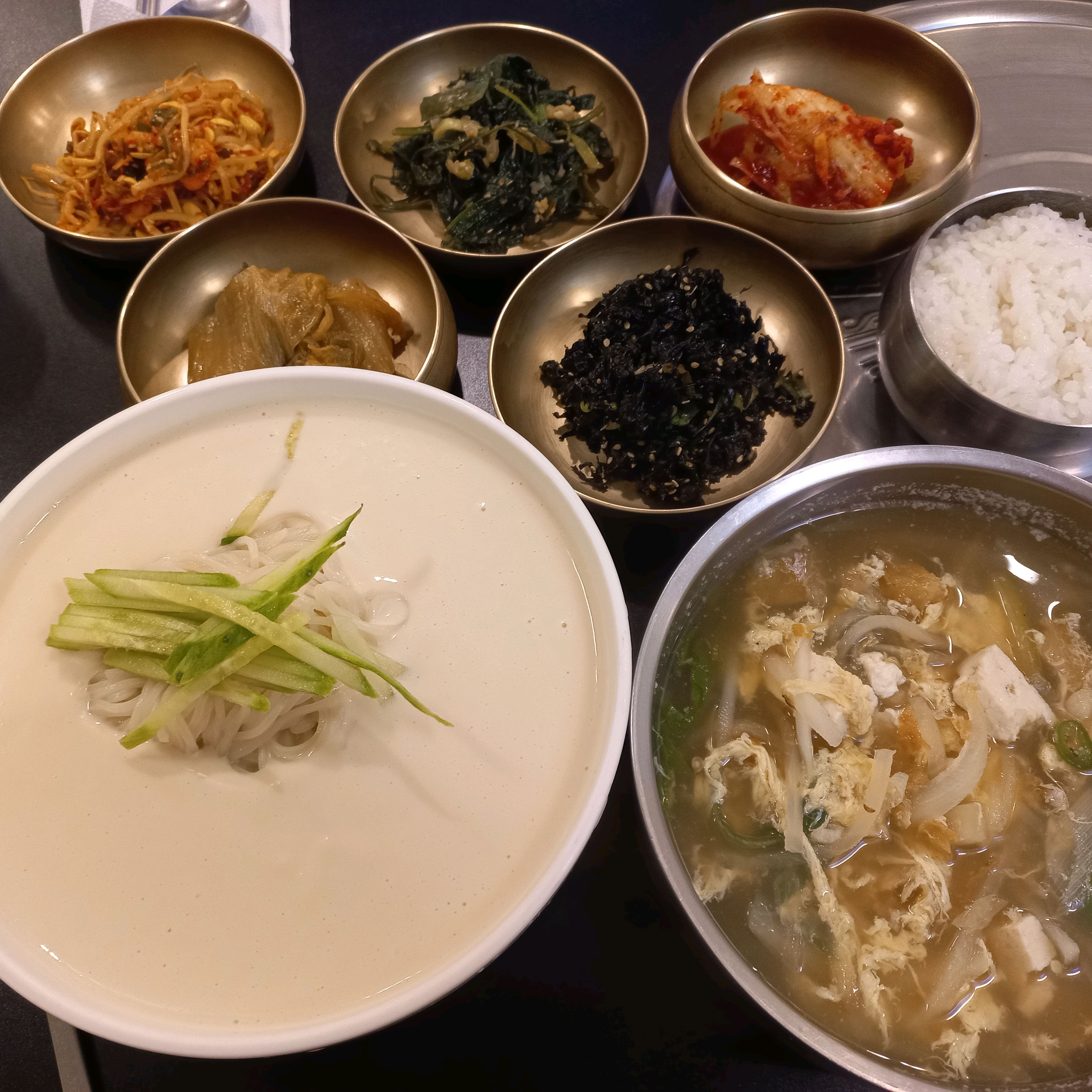 
둔촌동역식당 고모네원조콩탕황태탕