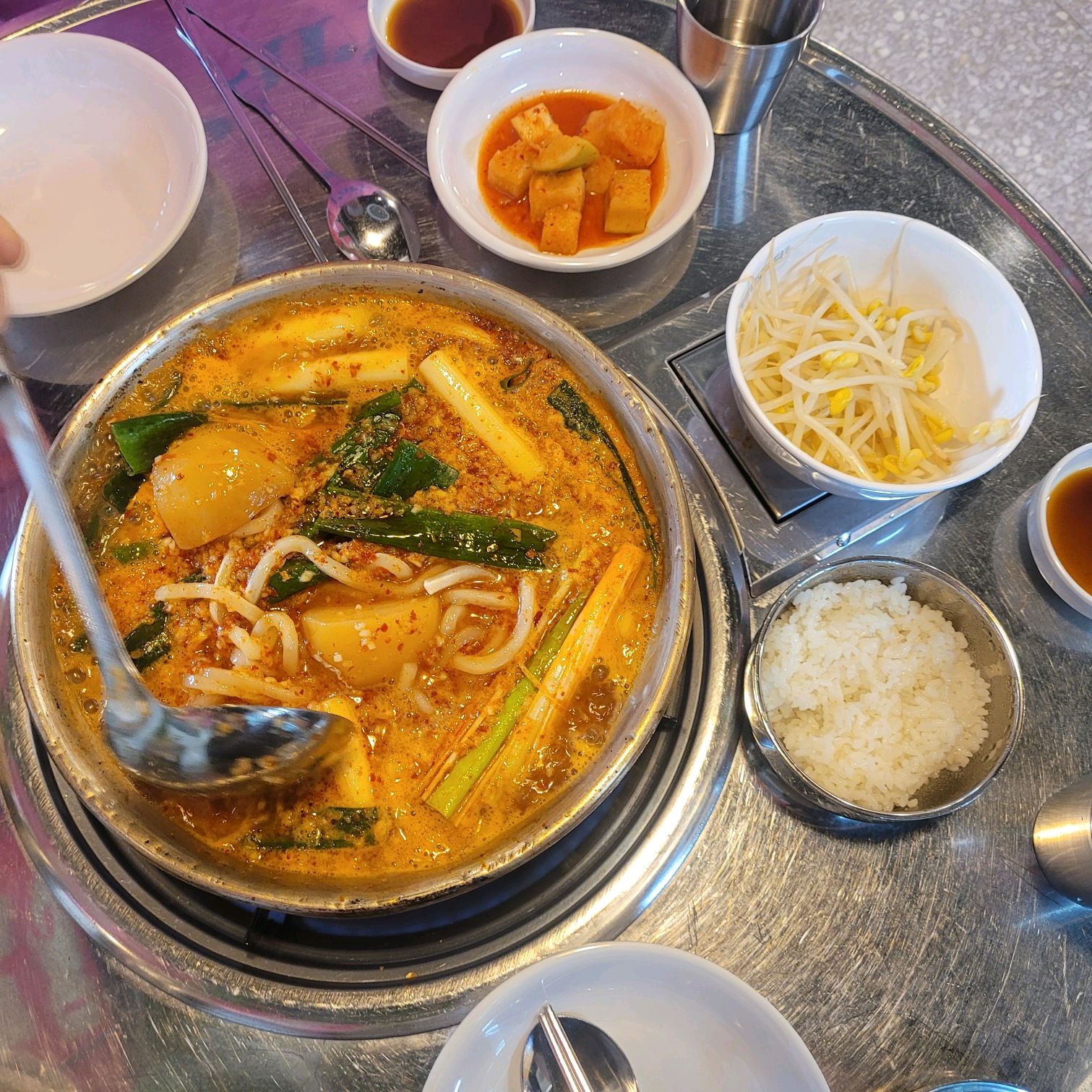 주먹만한 간마늘 잔뜩 들어간 닭도리탕이구요 - 발산역 맛집 소담촌 마곡점