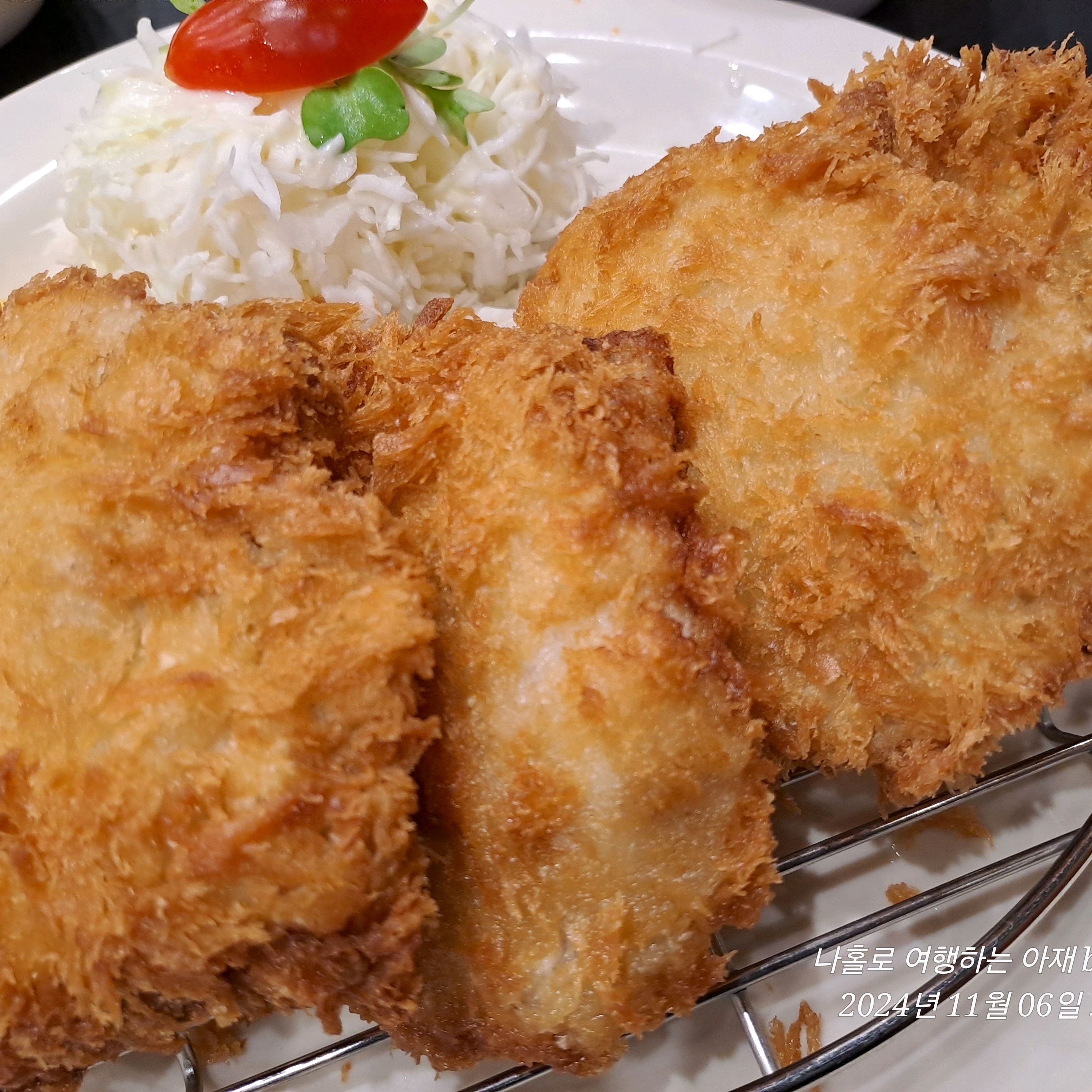 생선가스 먹었는데 맛나요. 양도 많고 직원들도 친절해요. 매장도 청결하고 주차하기도 편해