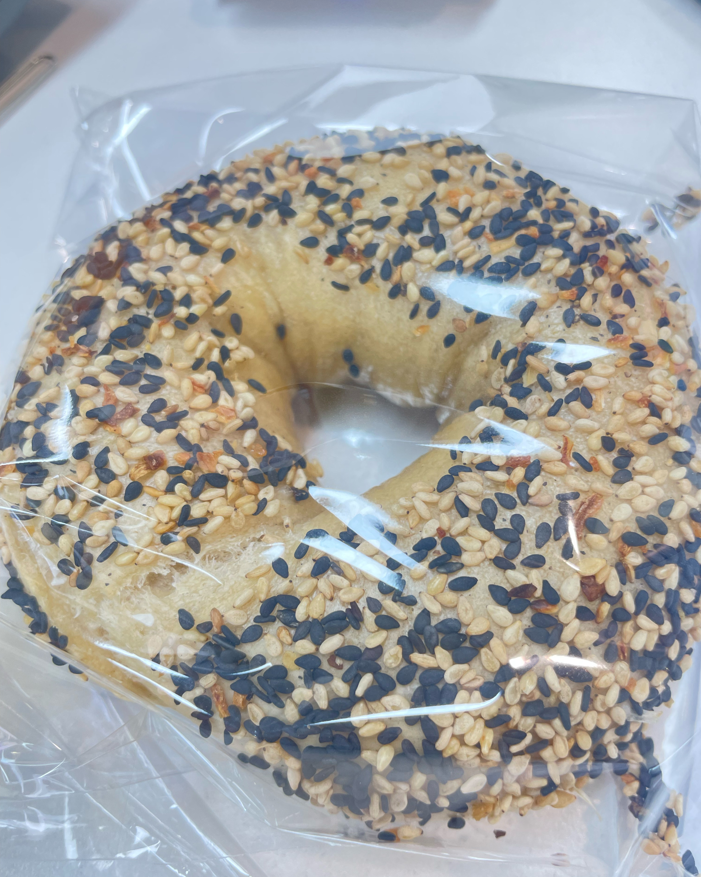 베이글 유명한 곳은 너무 멀어서 못가고…기대를 잔뜩하고 샀지만…. - 망원동 맛집 더 바이글