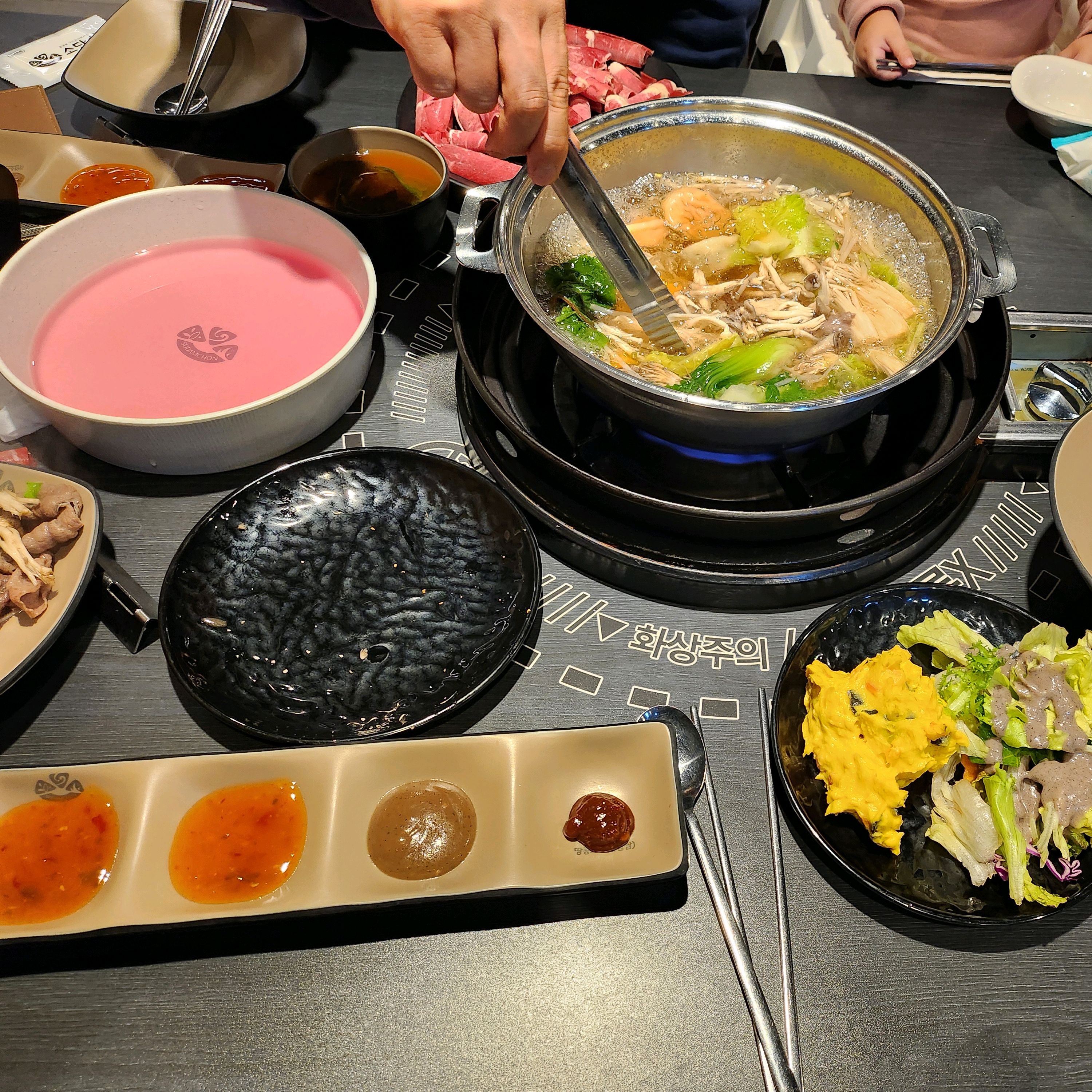 처음 방문해봤는데 매장도 깔끔하고 맛있어요~ - 배곧 맛집 소담촌 배곧점
