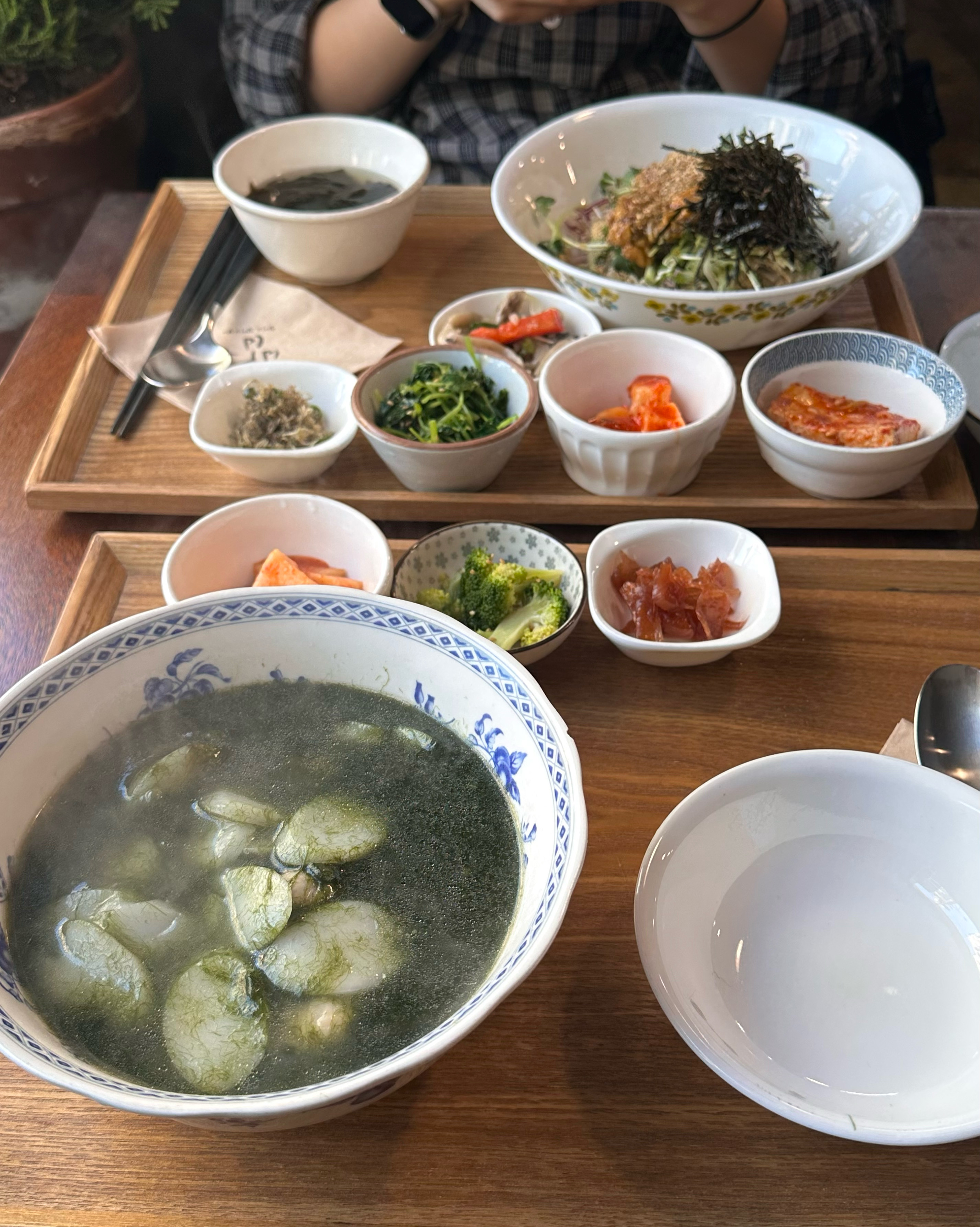 독립문역 꼬막무침 전문점 밥+