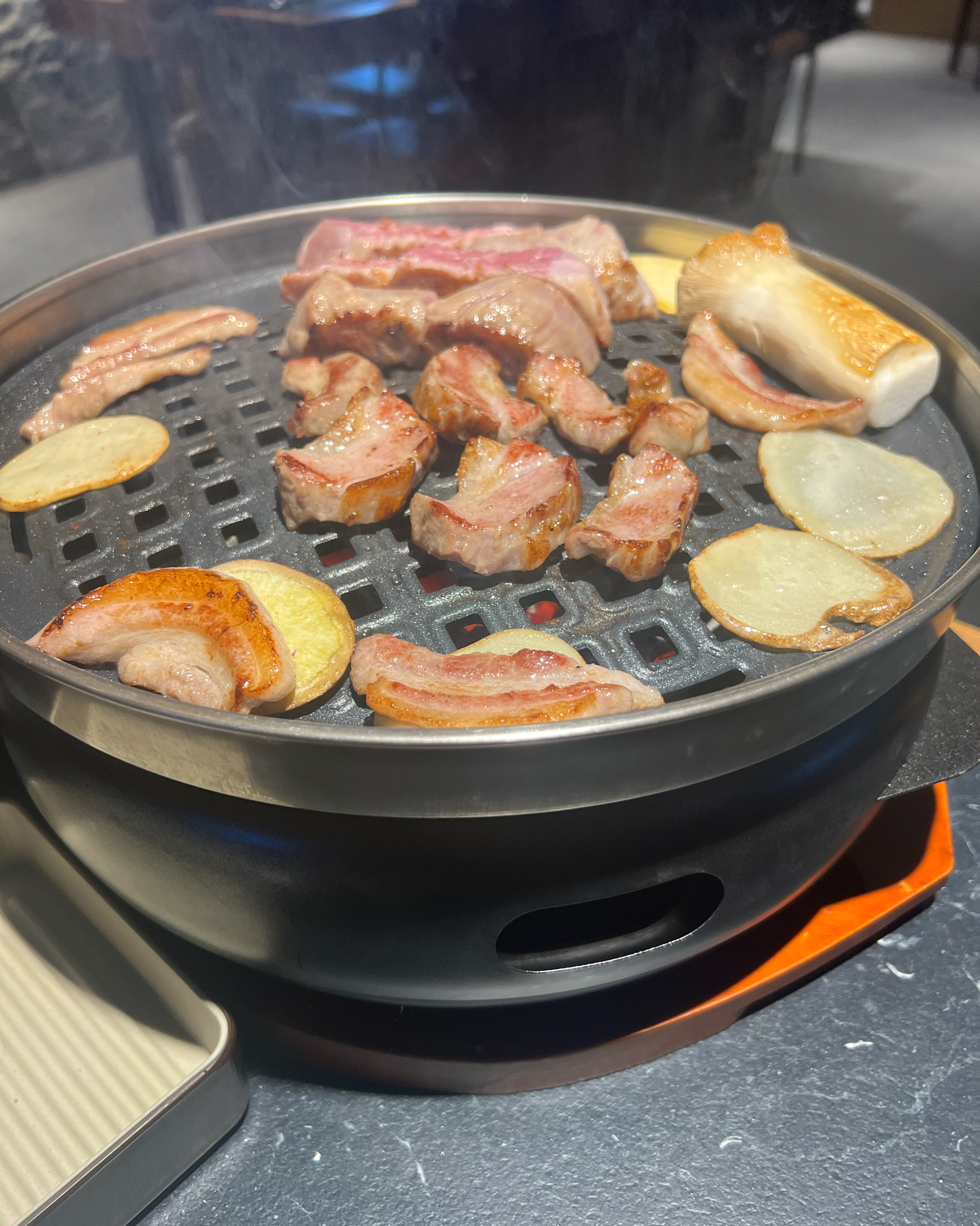 
명일역식당 명일돈