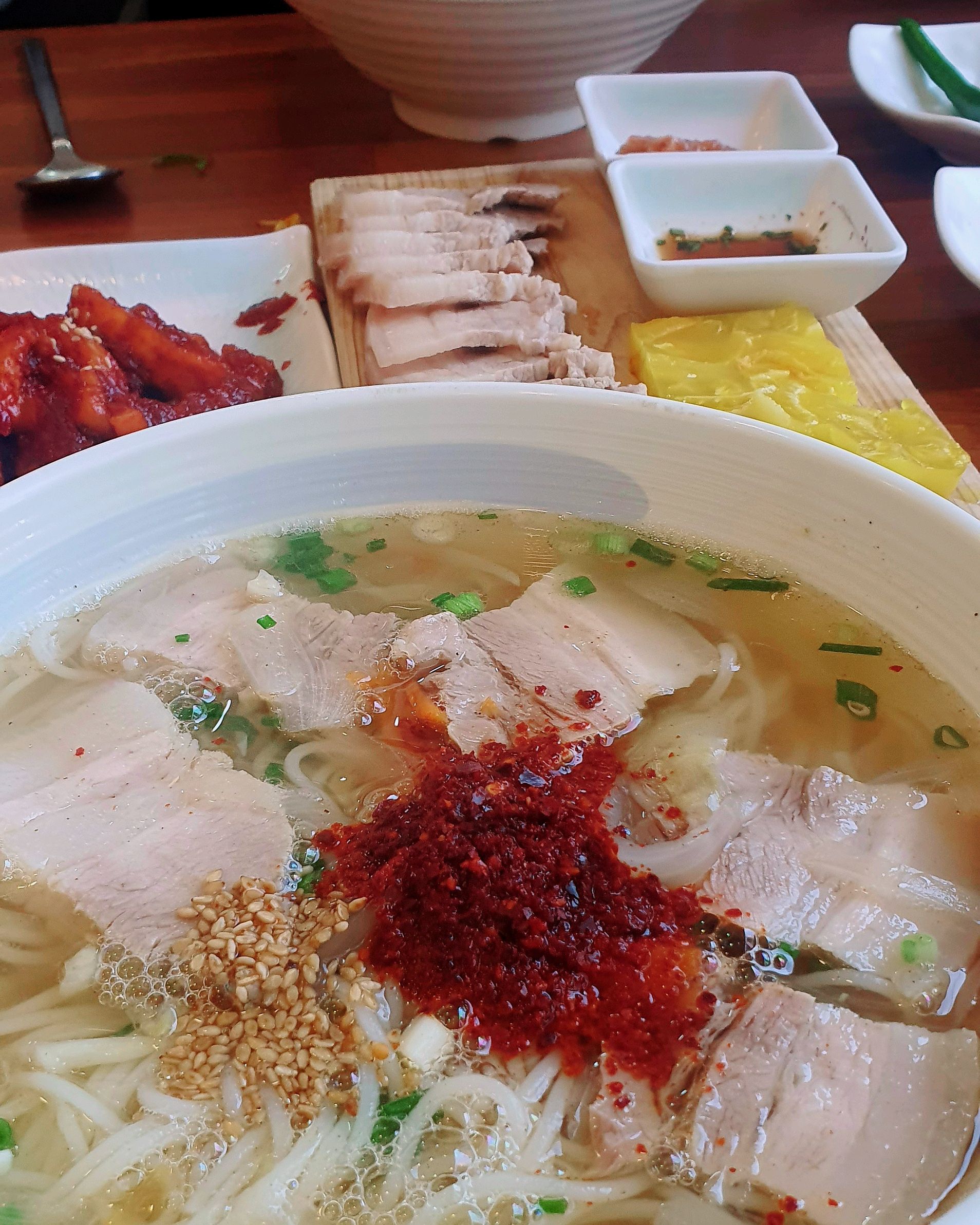 돔베고기집 국수랑 같이먹었는데 너무맛있어요 - 제주 맛집 제주돔베고기집