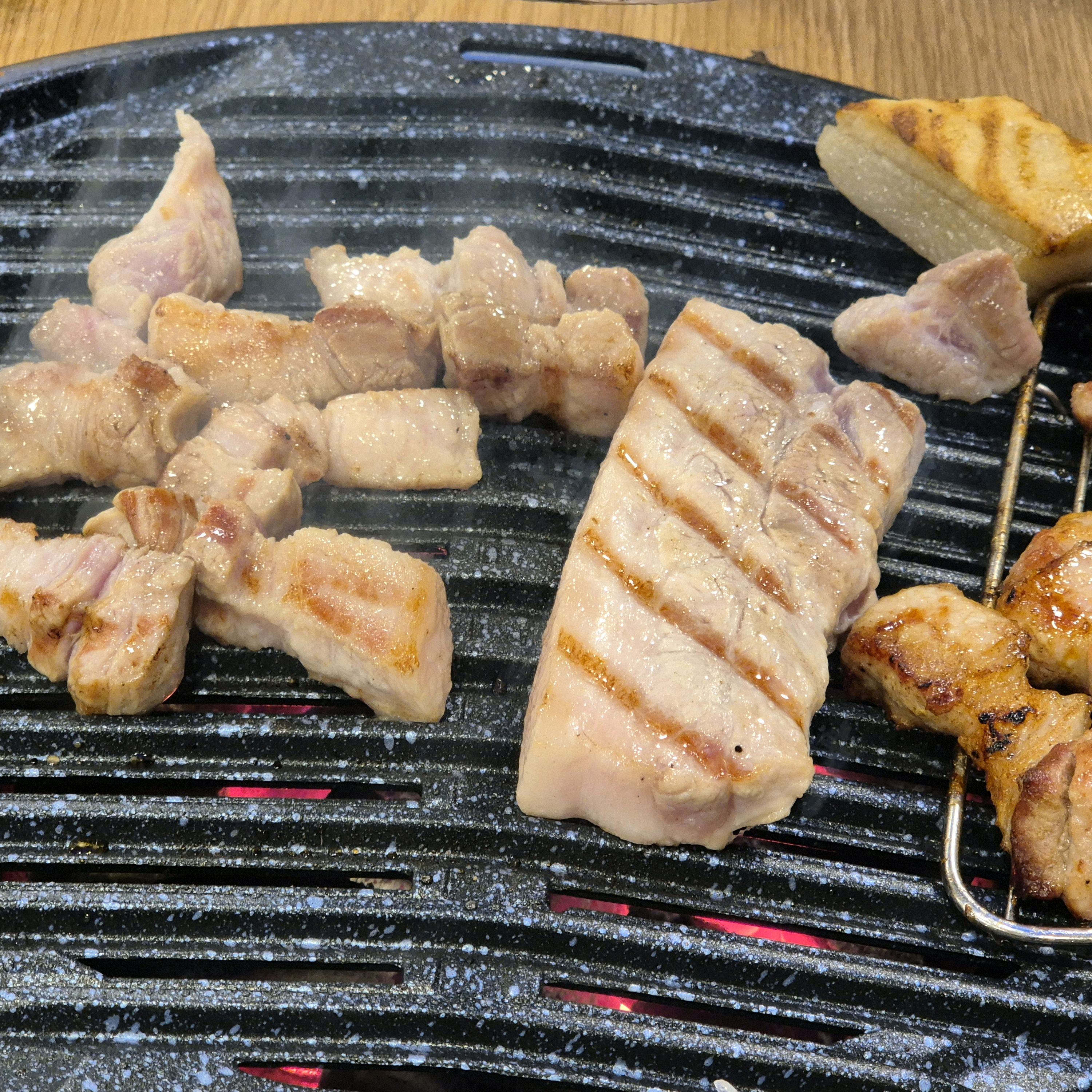 처음 방문했는데 사장님도 친절하시고 너무 맛있게 먹었어요!! 어묵탕이랑 우동까지 배부르게