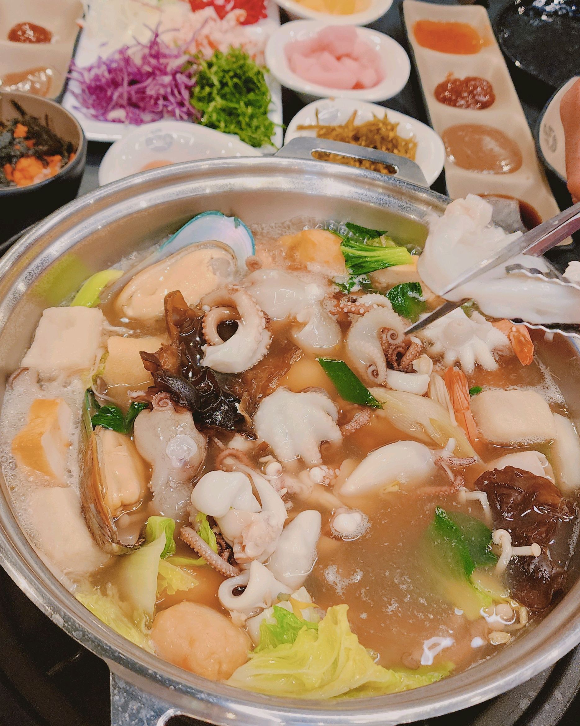 개인적으로 야채 생각나면 가는곳이다. 야채 샤브샤브와 월남쌈도 맛있고 건강챙길 수 있어서