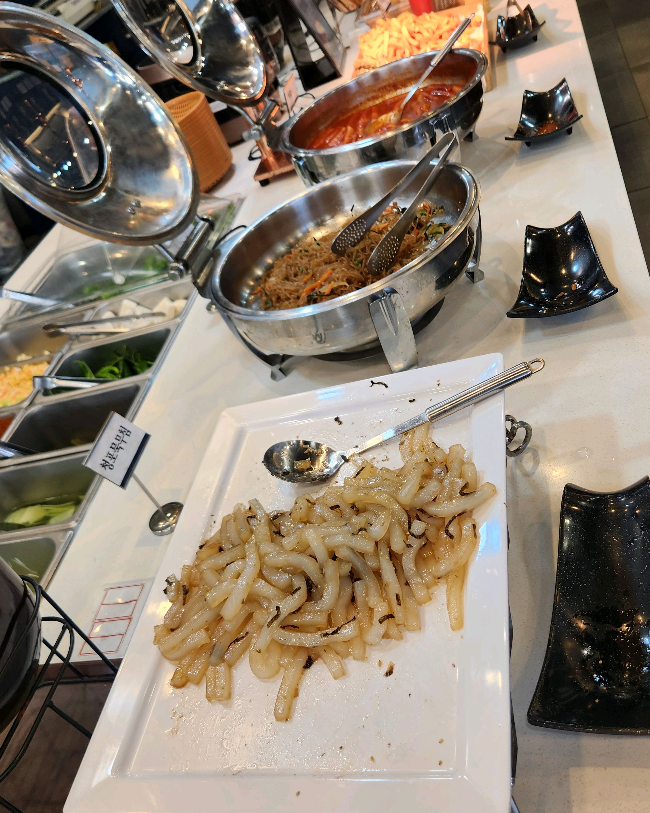 부모님과 아이 모두 같이 배부르게 식사하였네요. 셀프바도 너무 맛있고, 불판도 계속 갈아주