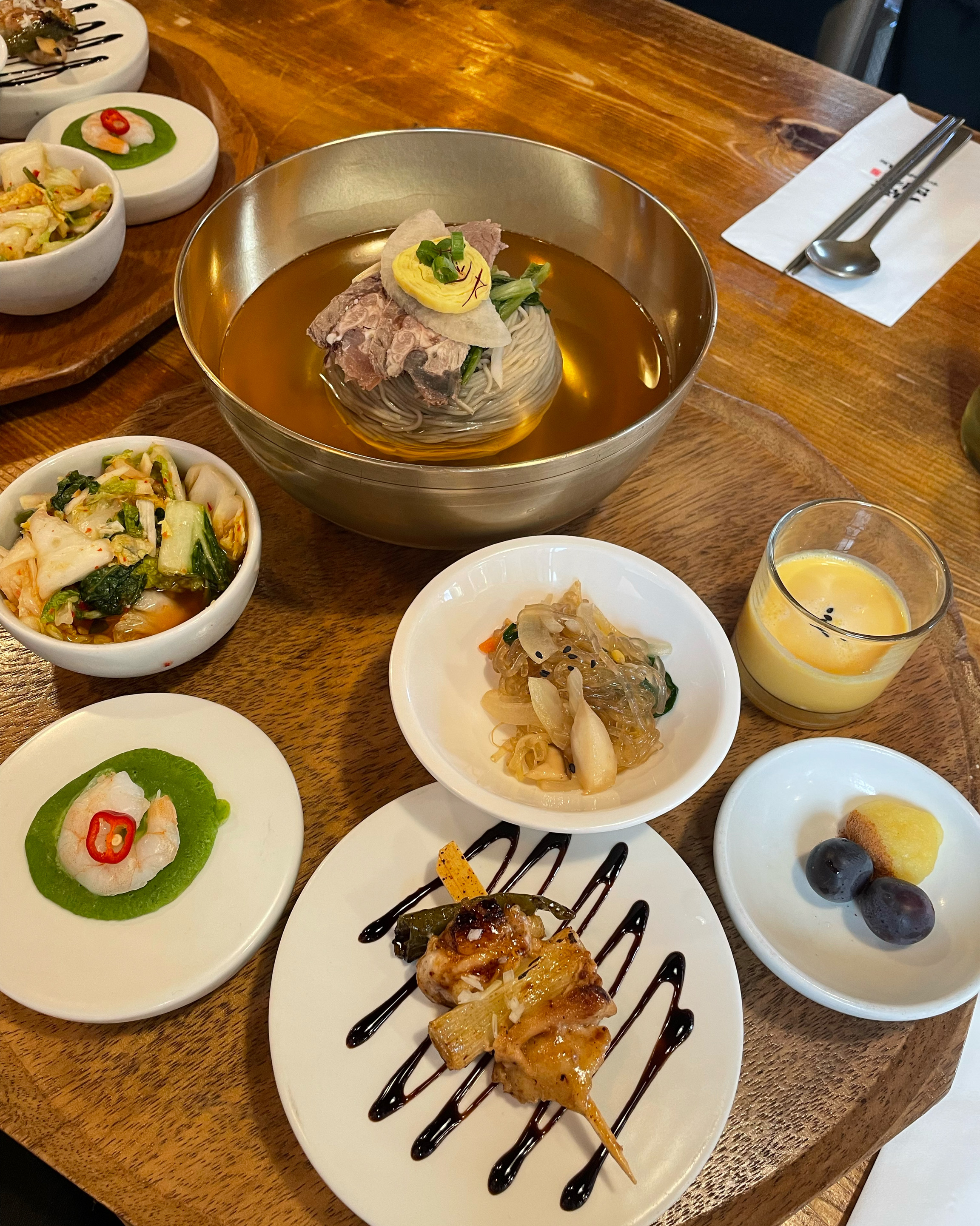 계절마다 구성이 바뀌는 면상의 매력에 매번옵니다! 정말 애정하는곳~ 정갈한 한상에 오늘도