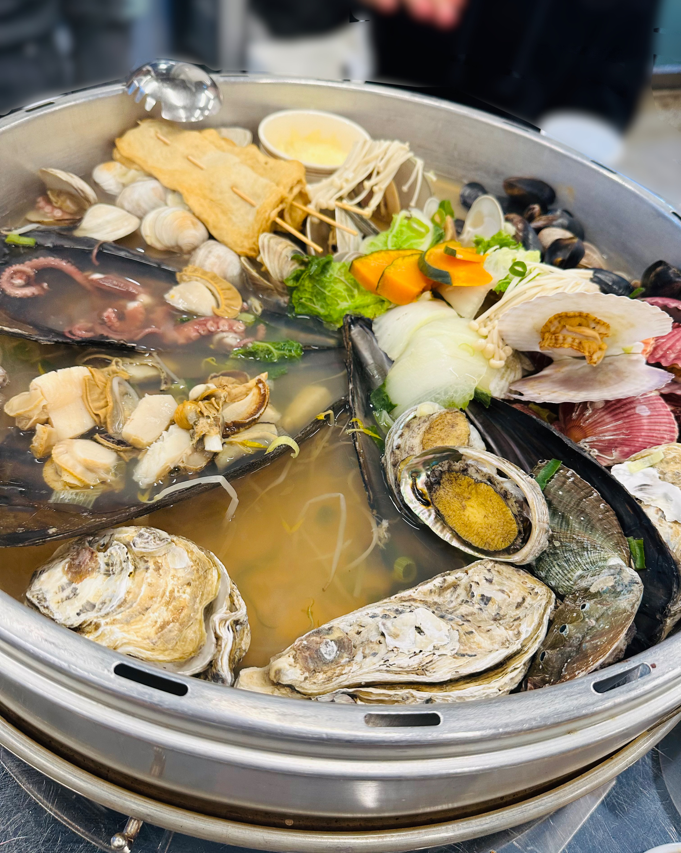  한국 서울 건대입구역 주변 전골 전문점 맛집 용왕조개