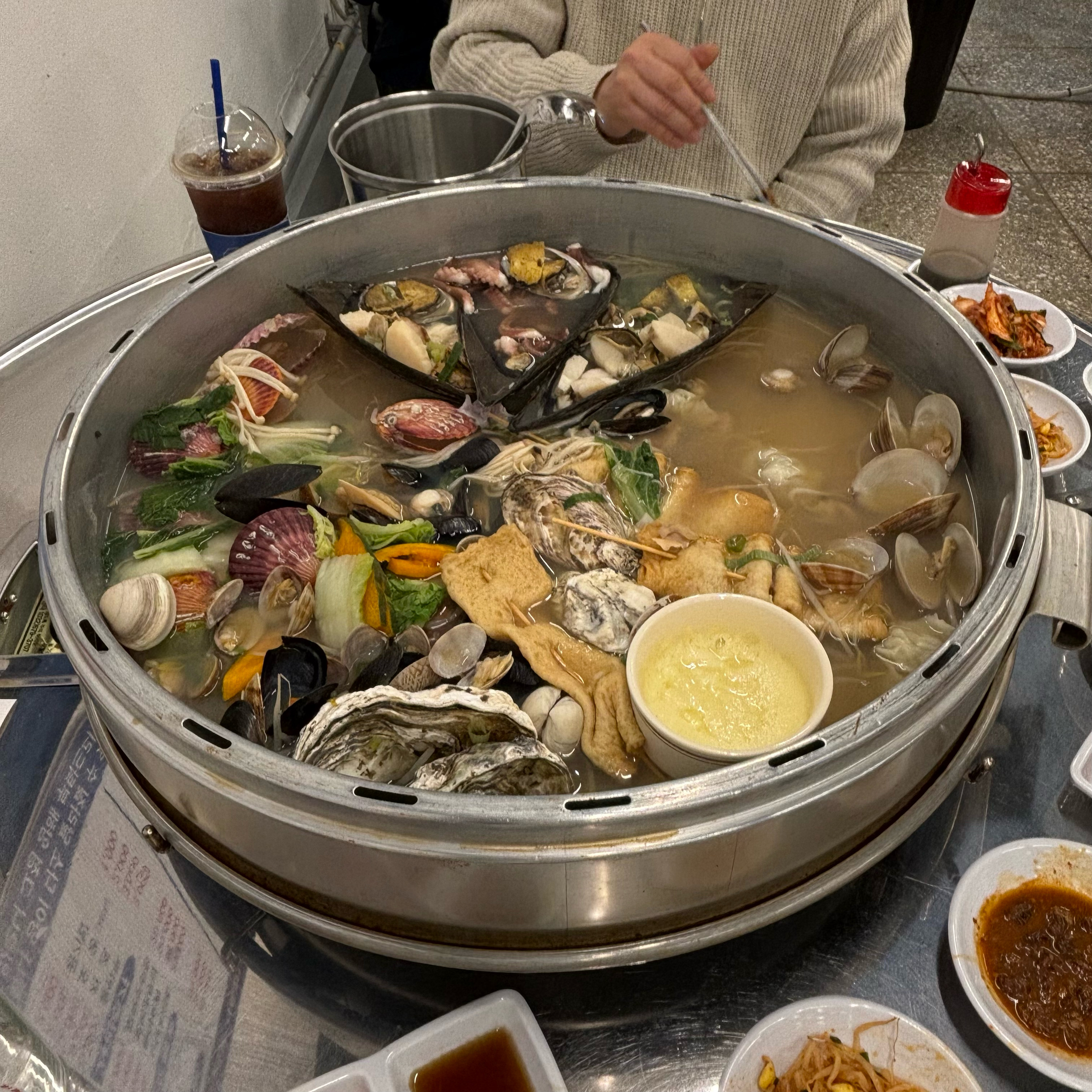  한국 서울 건대입구역 주변 전골 전문점 맛집 용왕조개