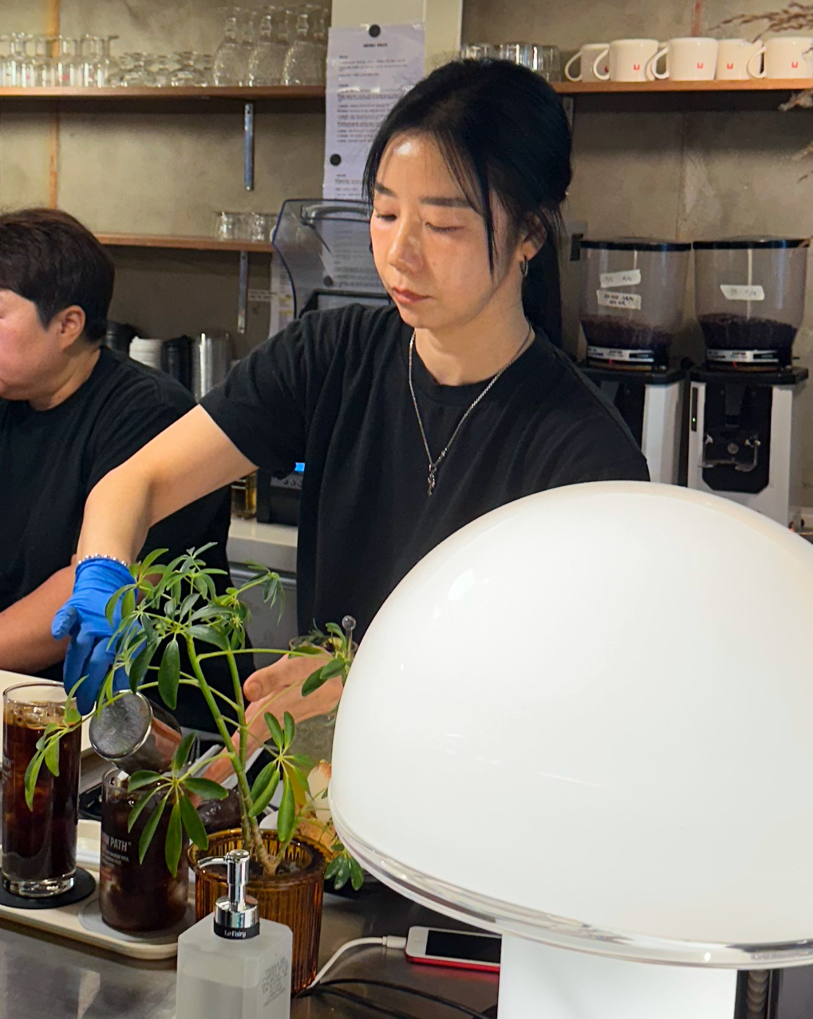  한국 서울 한강진역 주변 감성 디저트 카페 네로우 패스