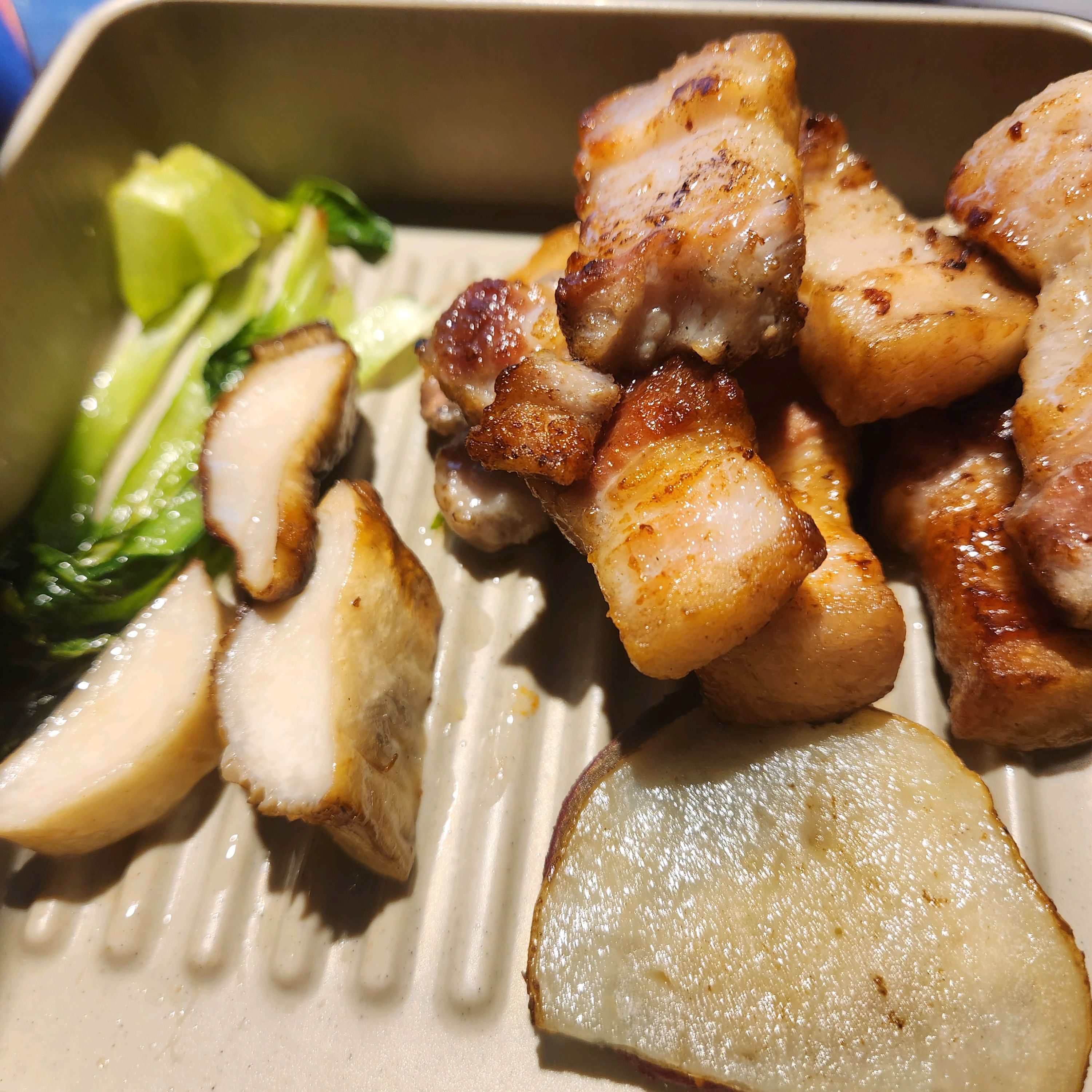 
명일역식당 명일돈