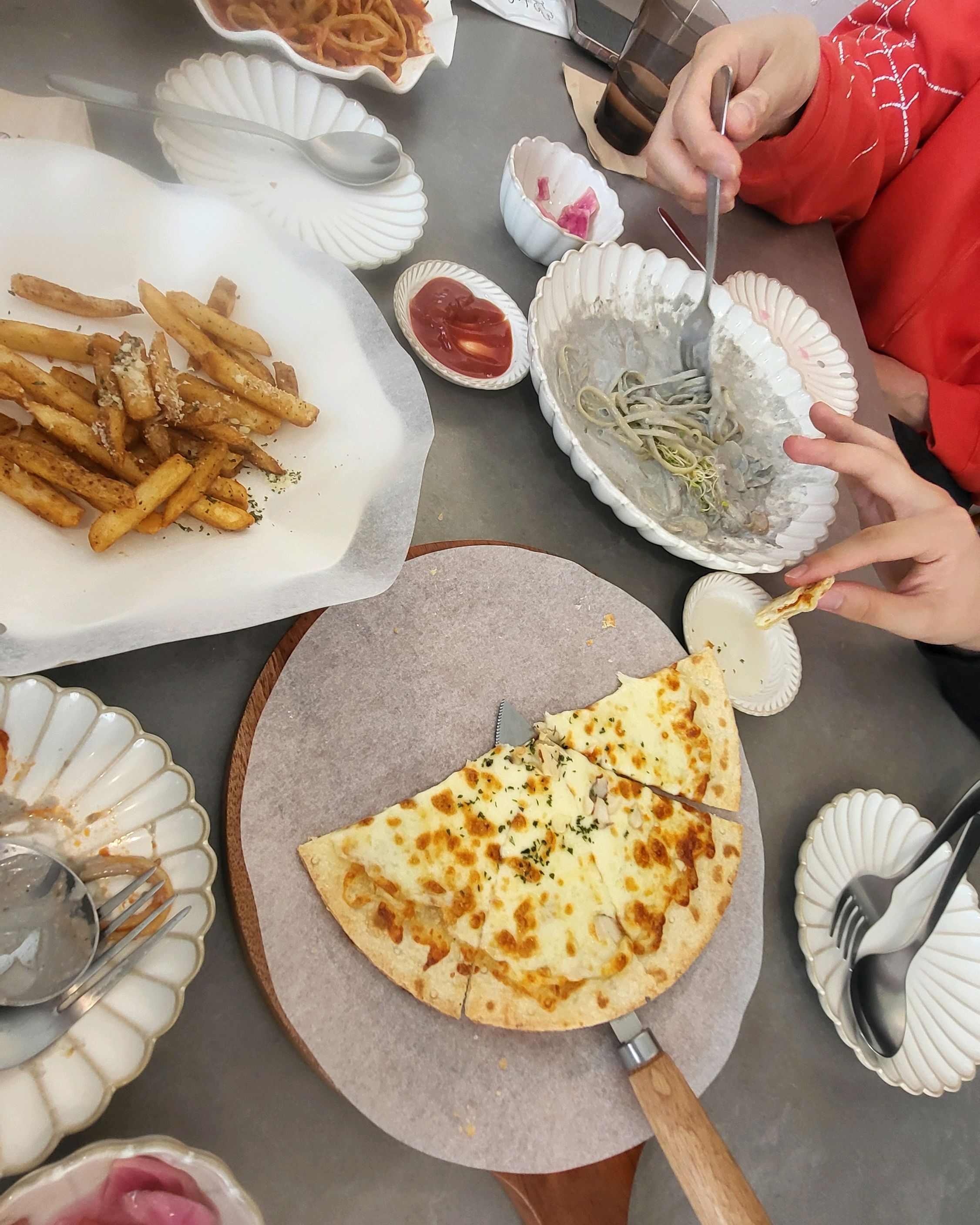 
굽은다리역식당 르칵투스 명일동점