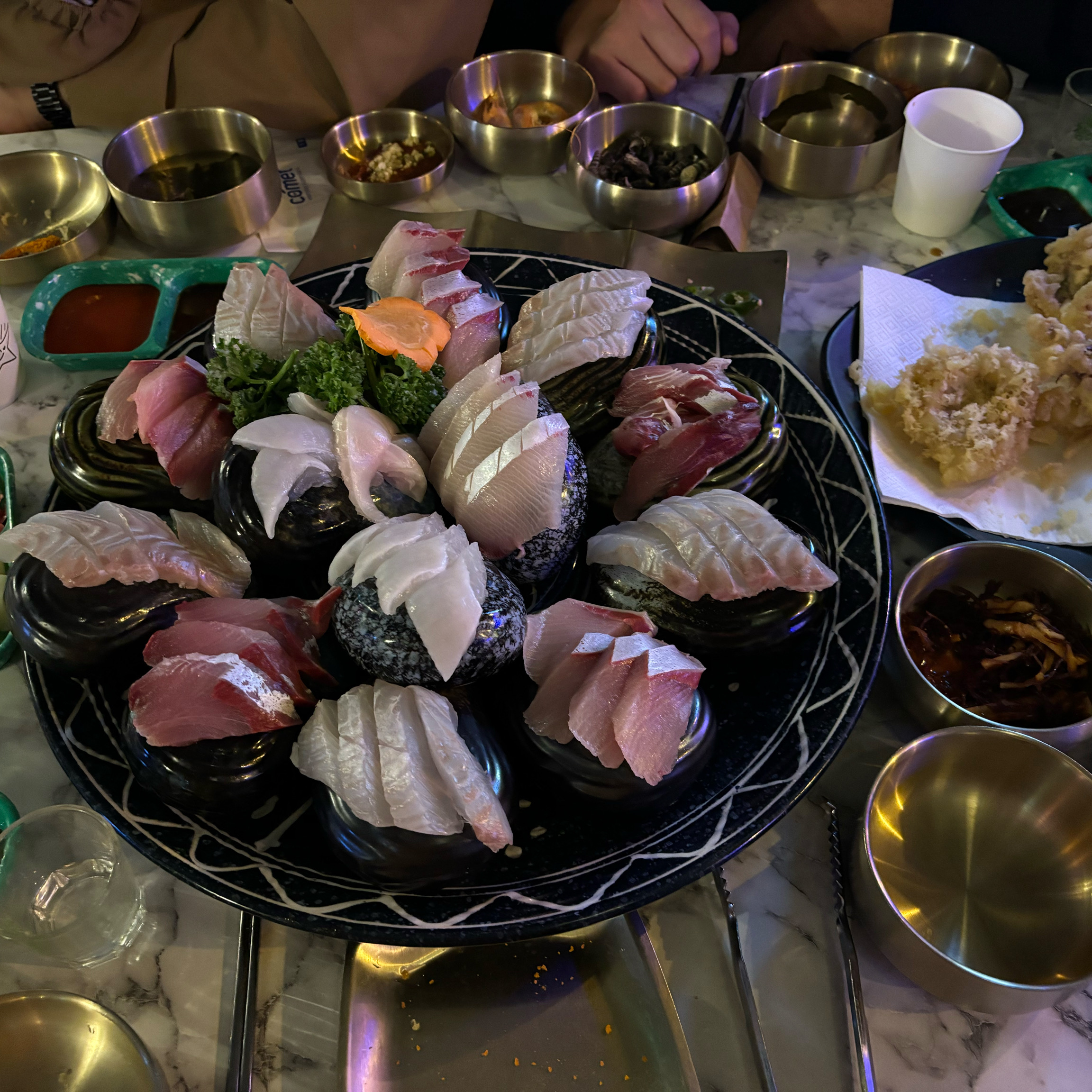  한국 서울 명동역 주변 해산물 전문점 맛집 인생횟집 종각본점