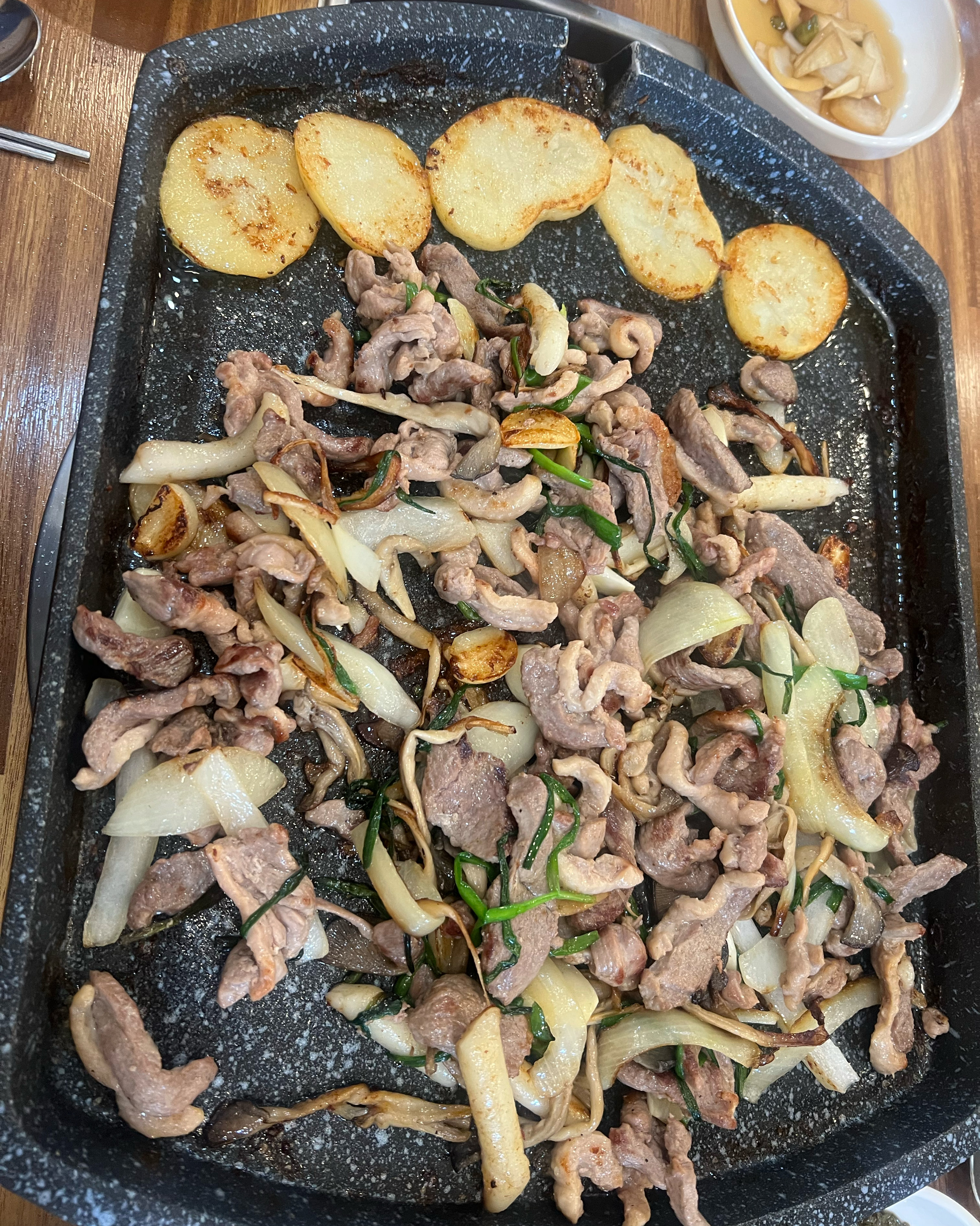 ㅎㅎㅎㅎ 1차로 로스 2차로 양념, 3차로 뼈탕까지 - 천호동 맛집 천호유황오리주물럭