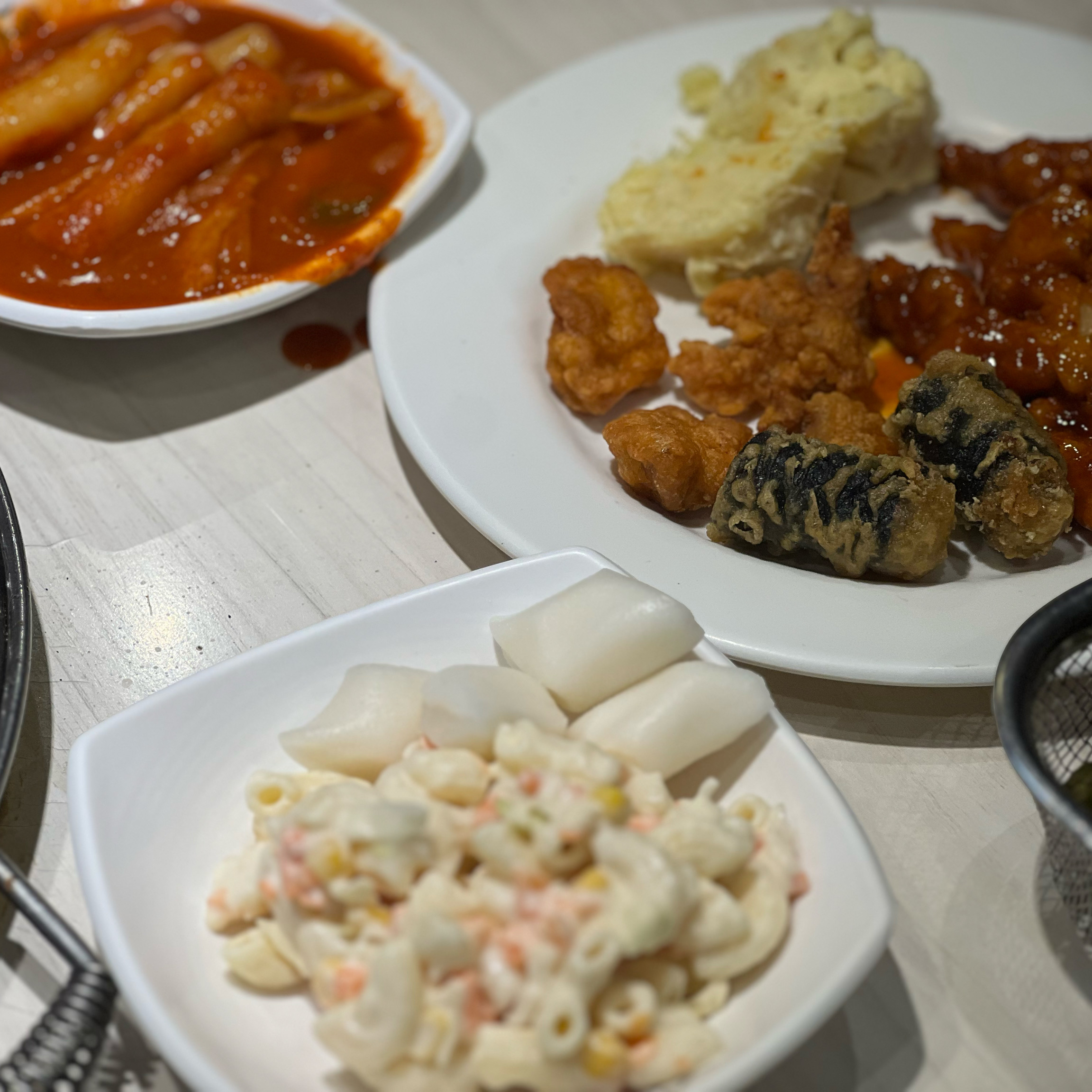 자주 방문하는데 숯불이어도 다른곳 대비 너무 뜨거워서 먹는내내 힘들었네요.. 한겨울에나 갈
