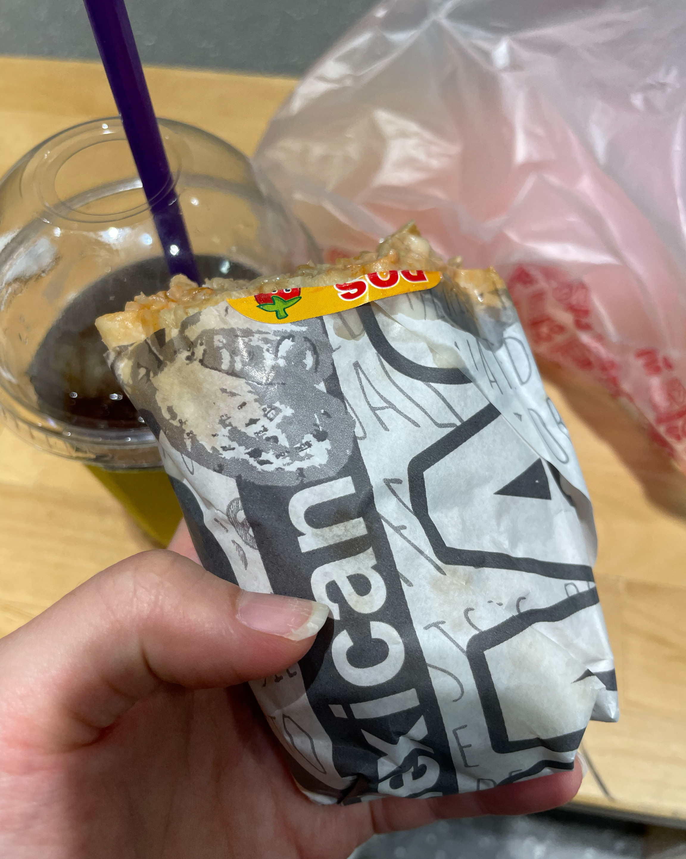 양이 정말 많아요!! 혼밥하려고 샀는데 오동통한 브리또라 다음날 점심으로까지 먹었네요~ - 천호동 맛집 도스마스 천호점