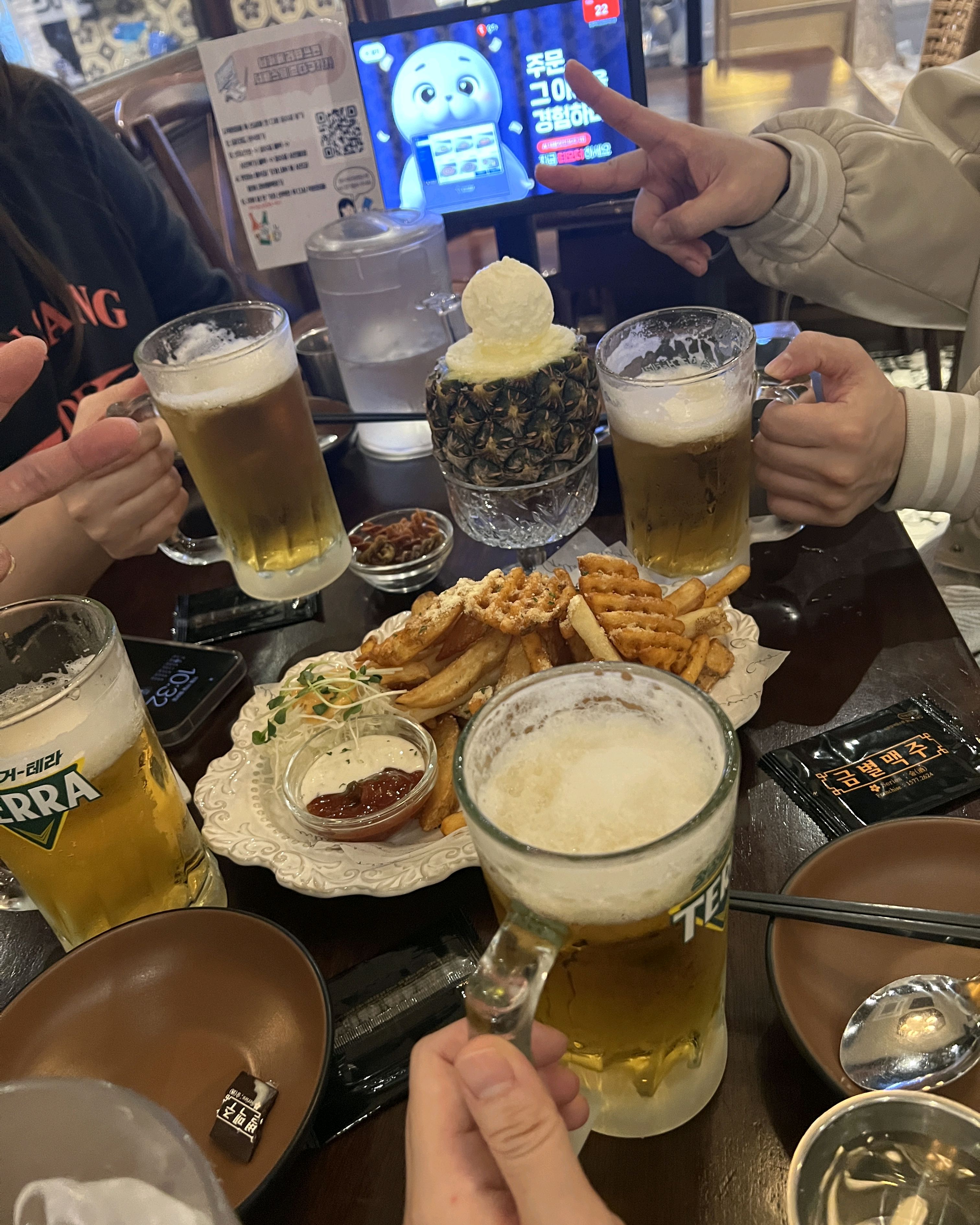 금별맥주 처음 와보는데 안주도 분위기도 노래도 너무 좋아요 ! - 천호동 맛집 금별맥주 천호로데오점