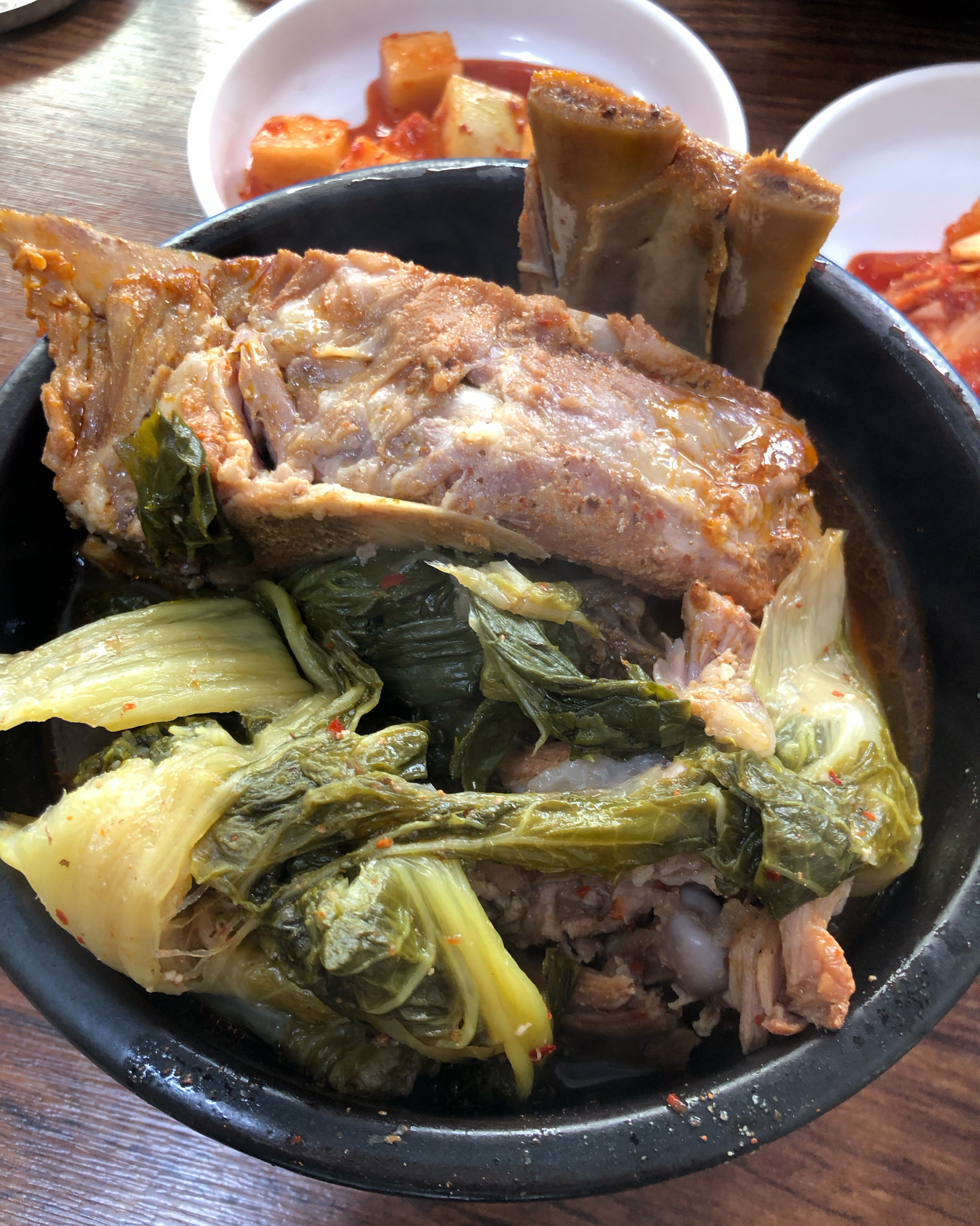 맛있어요 다만 식당안에서 외국에서 온 아는 동생들을 만났고 제가 먼저 먹고 나가면서 이모님