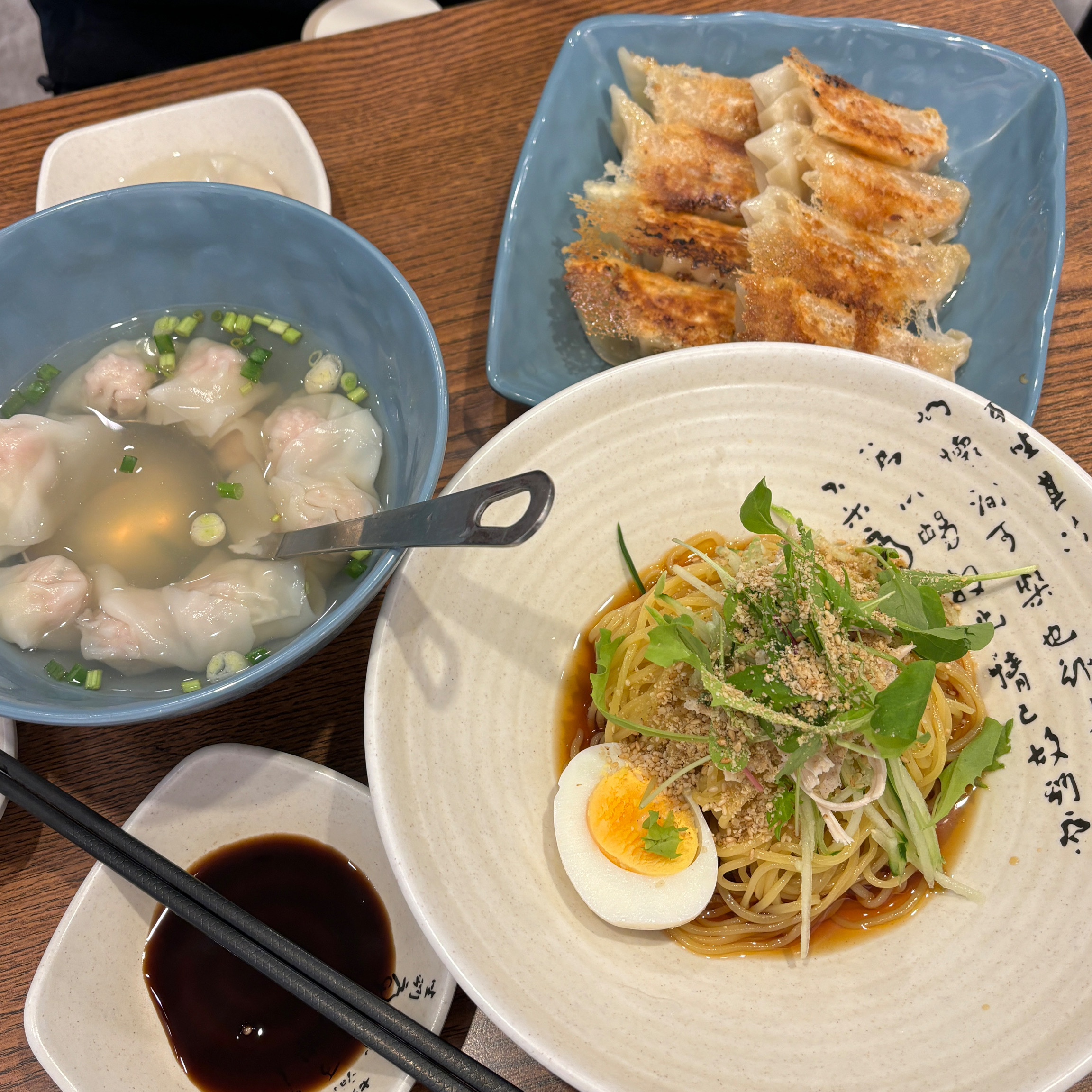훈툰탕은 어딘지 바지락국 맛이 나서 시원하니 맛있었구요! - 망원동 맛집 만두란