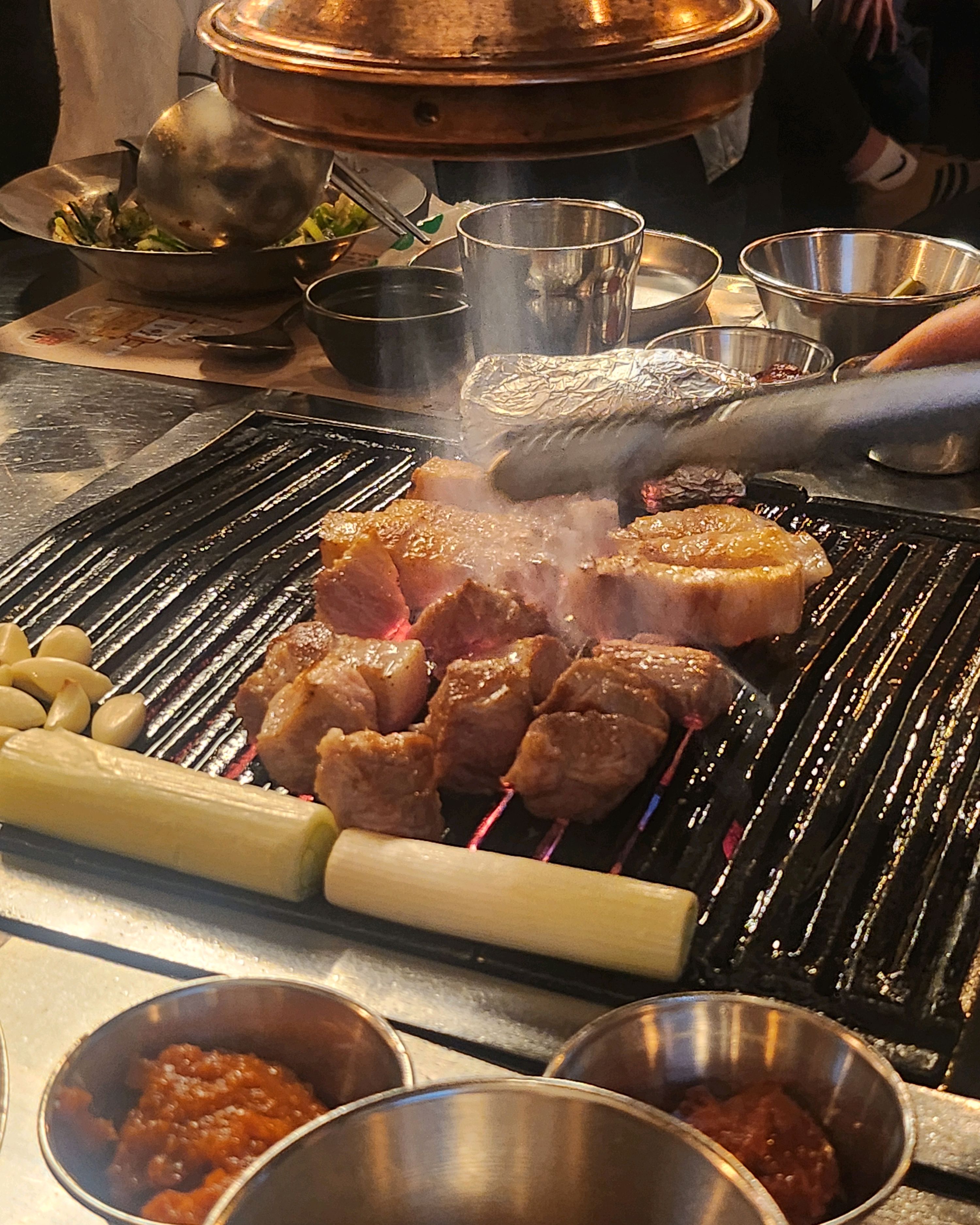 한국 서울 동대문역사문화공원역 주변 고기구이 전문점 금돼지식당