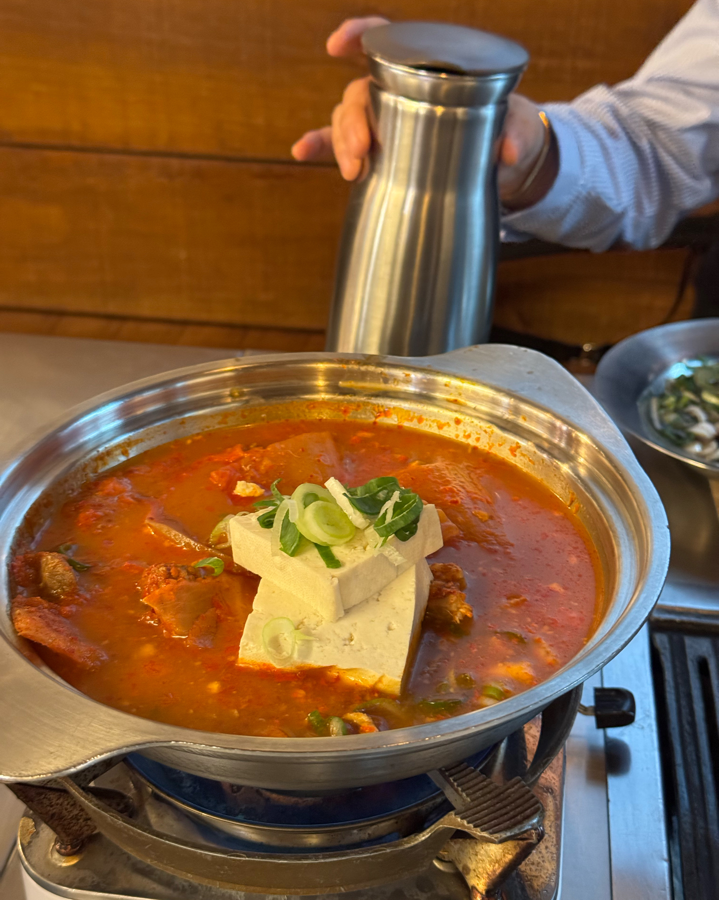 한국 서울 동대문역사문화공원역 주변 고기구이 전문점 금돼지식당