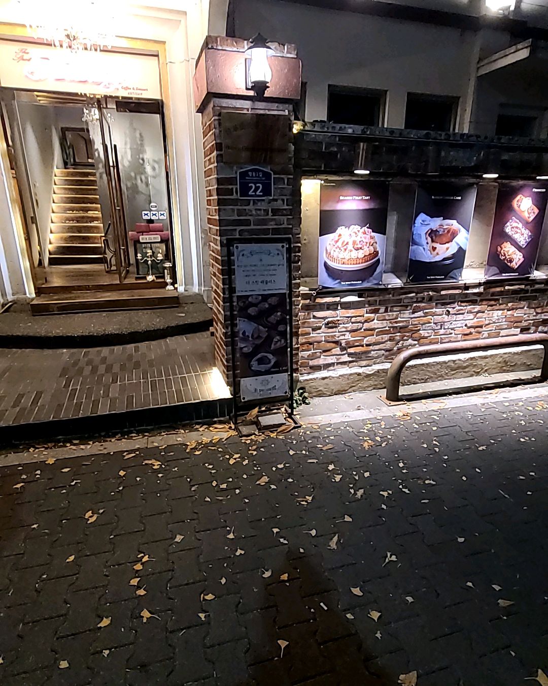  한국 서울 서대문역 주변 감성 디저트 카페 더 스팟 패뷸러스