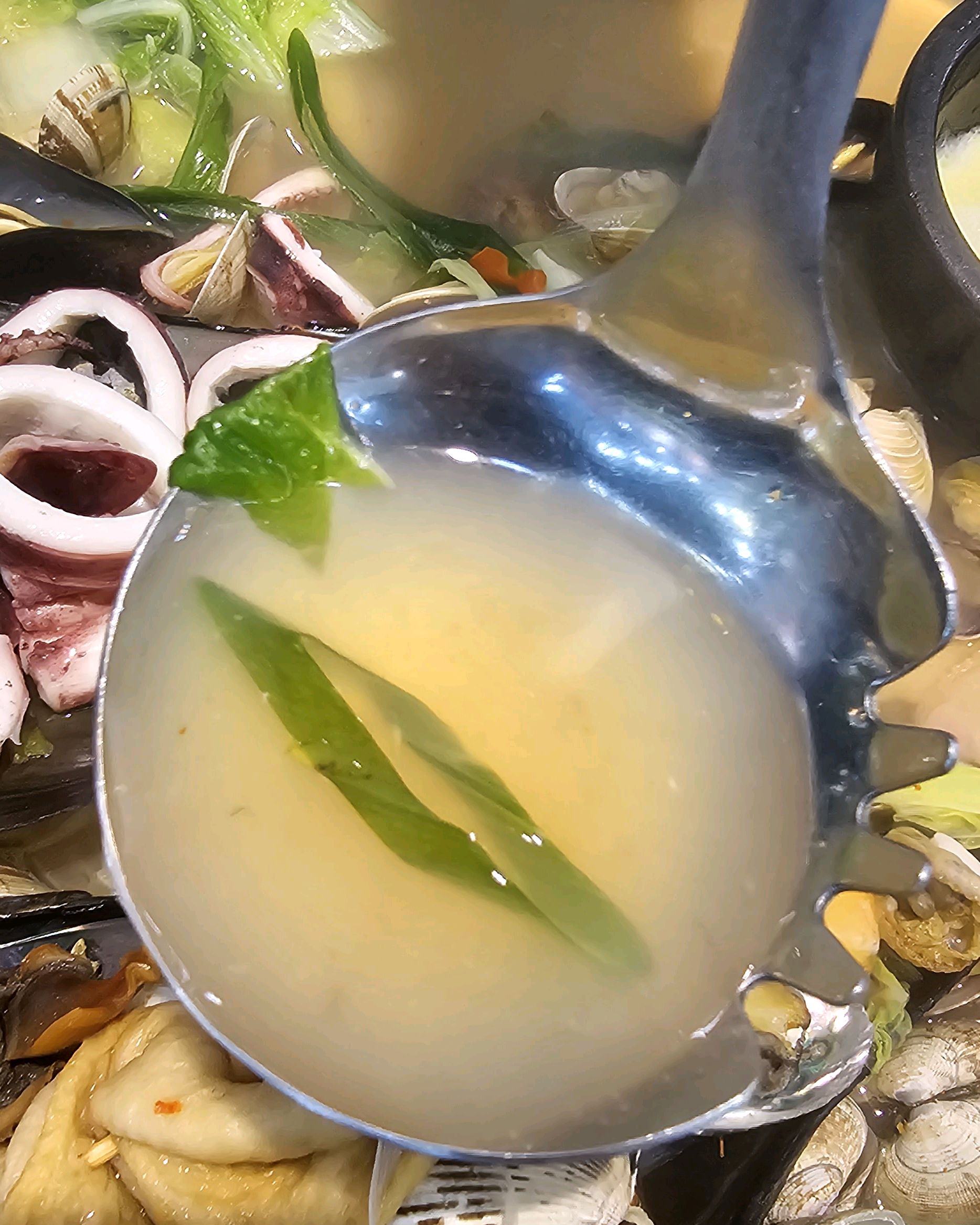 뜨끈한 국물과 해산물이 생각날 때 종종 오는 곳이예요. - 불당동 맛집 택이네조개전골 천안신불당점