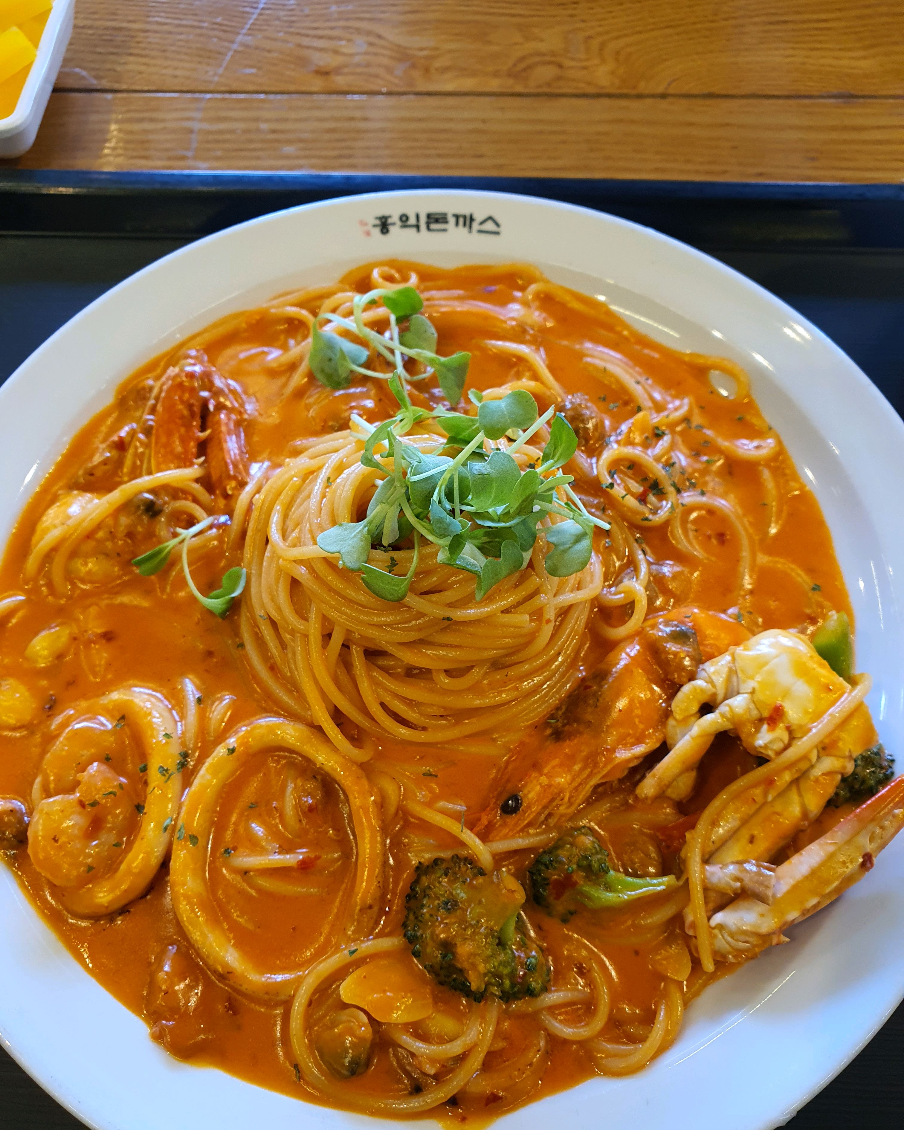 돈까스도 먹고 로제파스타도 먹고 맵지만 자꾸 먹게 되네요ㅎ - 청주 용암동 맛집 홍익돈까스 청주용암점